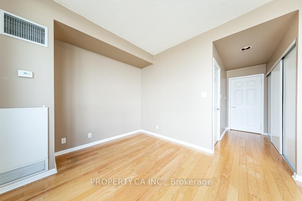 Photo 7 of Unit 1602, 228 Queens Quay W, Toronto, Waterfront Communities — HOMEH