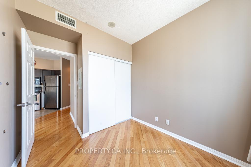 Photo 10 of Unit 1602, 228 Queens Quay W, Toronto, Waterfront Communities — HOMEH