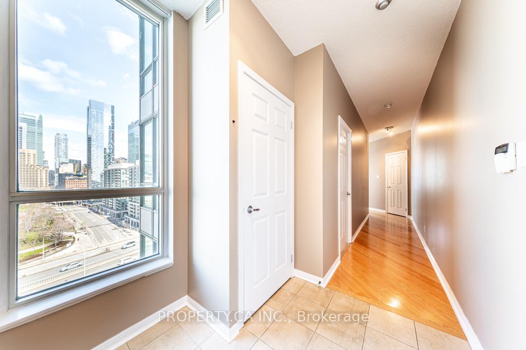 Photo 11 of Unit 1602, 228 Queens Quay W, Toronto, Waterfront Communities — HOMEH