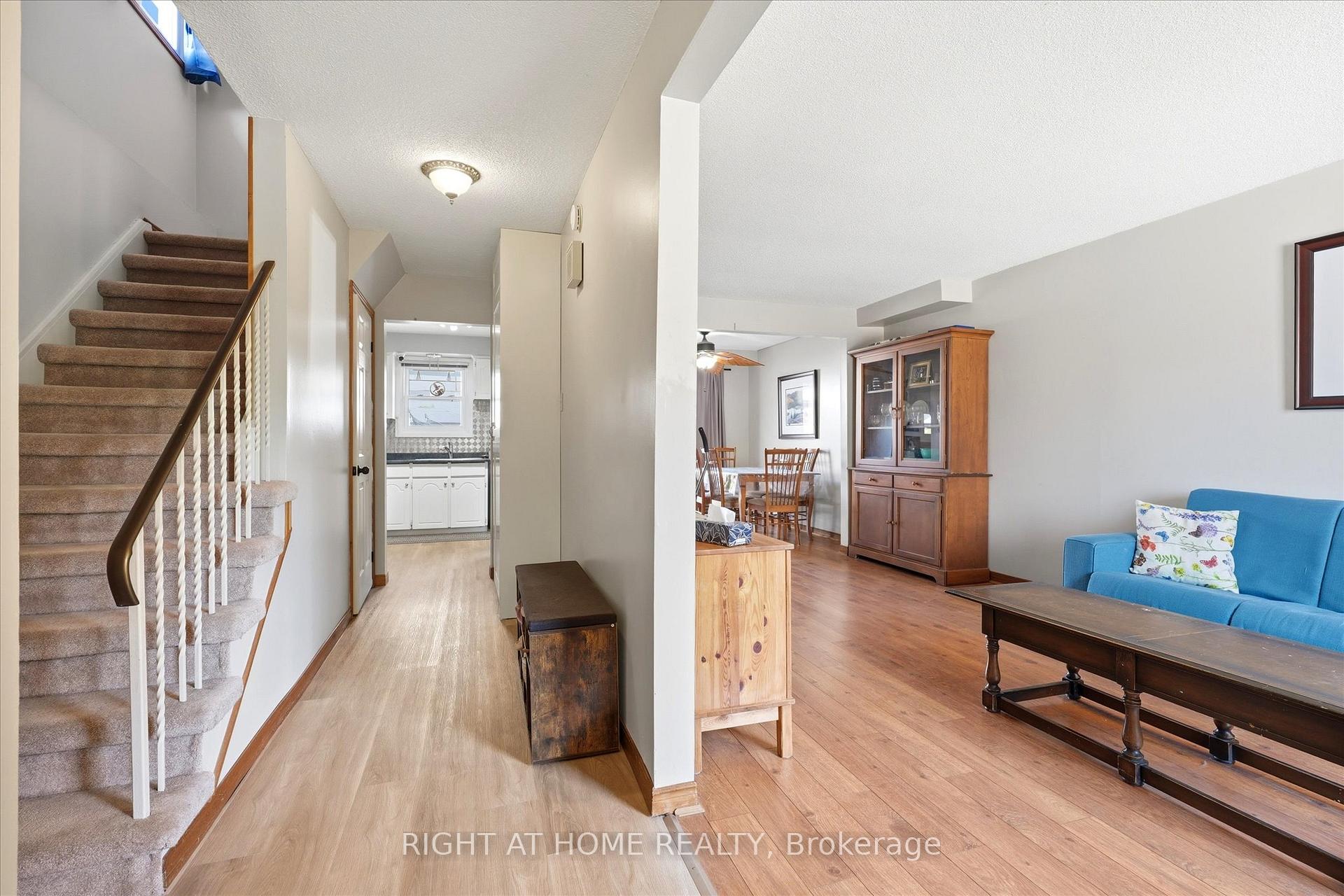 Photo 4 of 100 Burbank Crescent, Orangeville — HOMEH