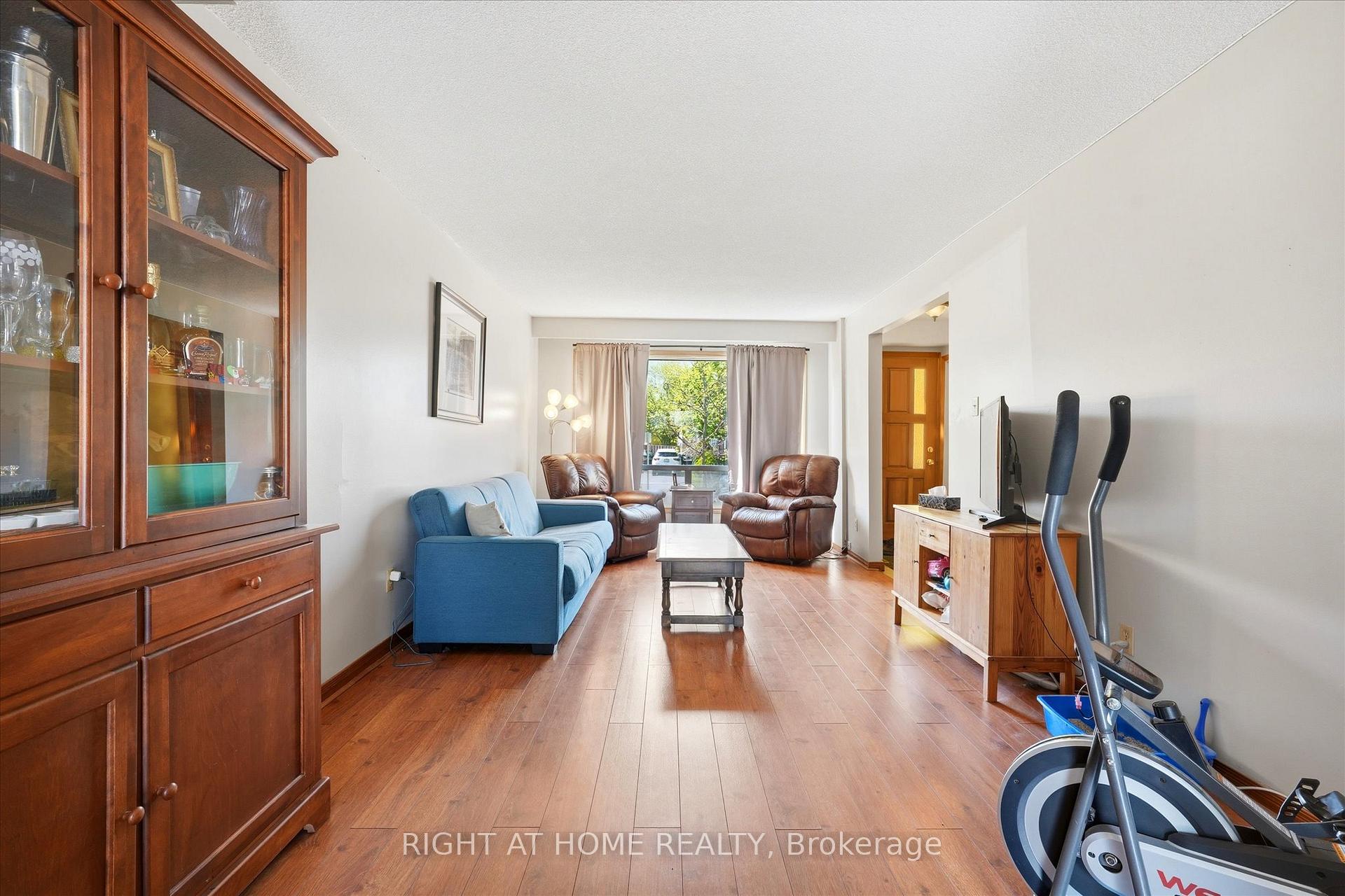 Photo 5 of 100 Burbank Crescent, Orangeville — HOMEH