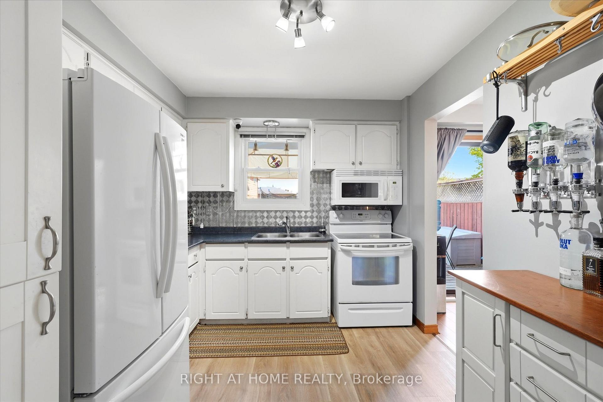 Photo 8 of 100 Burbank Crescent, Orangeville — HOMEH