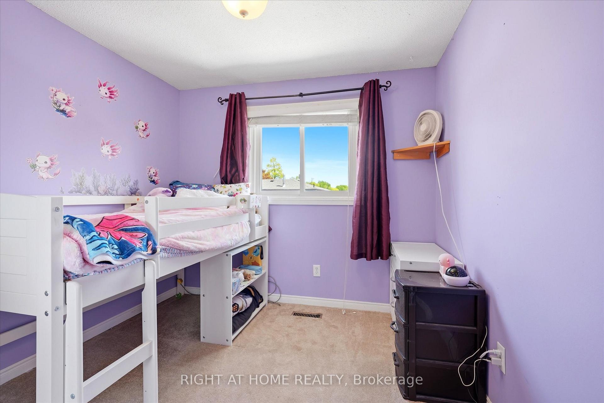 Photo 11 of 100 Burbank Crescent, Orangeville — HOMEH