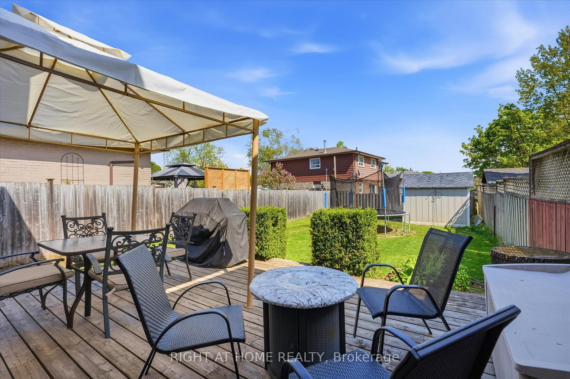 Photo 16 of 100 Burbank Crescent, Orangeville — HOMEH