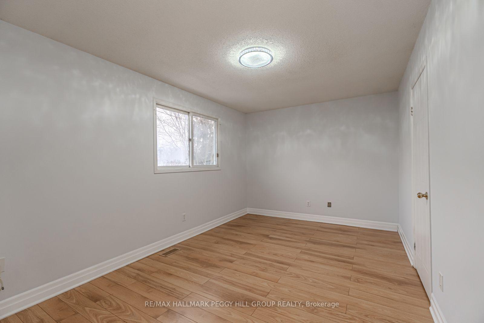 Photo 5 of 111 Garden Drive, Barrie, Allandale Heights — HOMEH