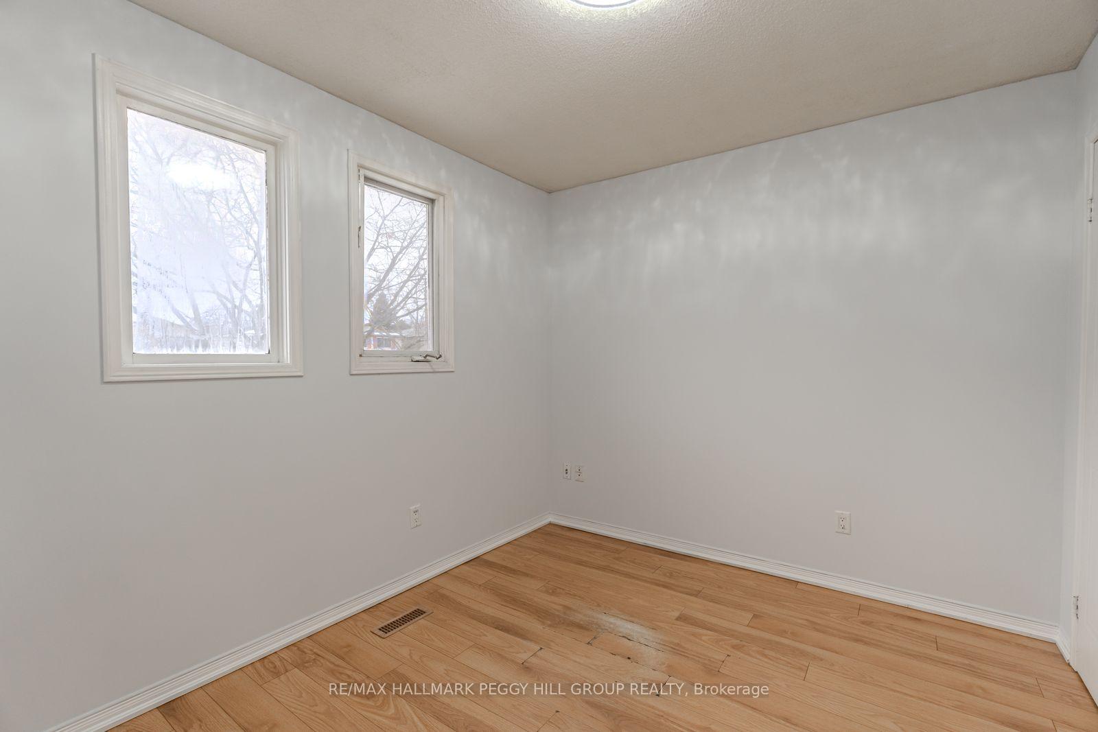 Photo 7 of 111 Garden Drive, Barrie, Allandale Heights — HOMEH