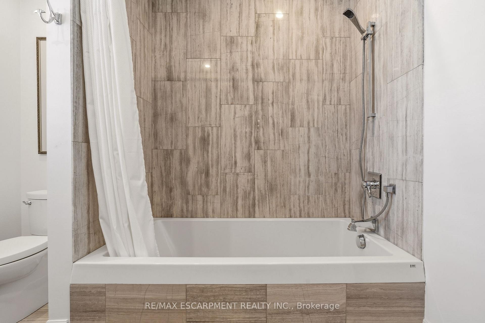 Photo 23 of 336 Newbold Court, Burlington, Brant — HOMEH