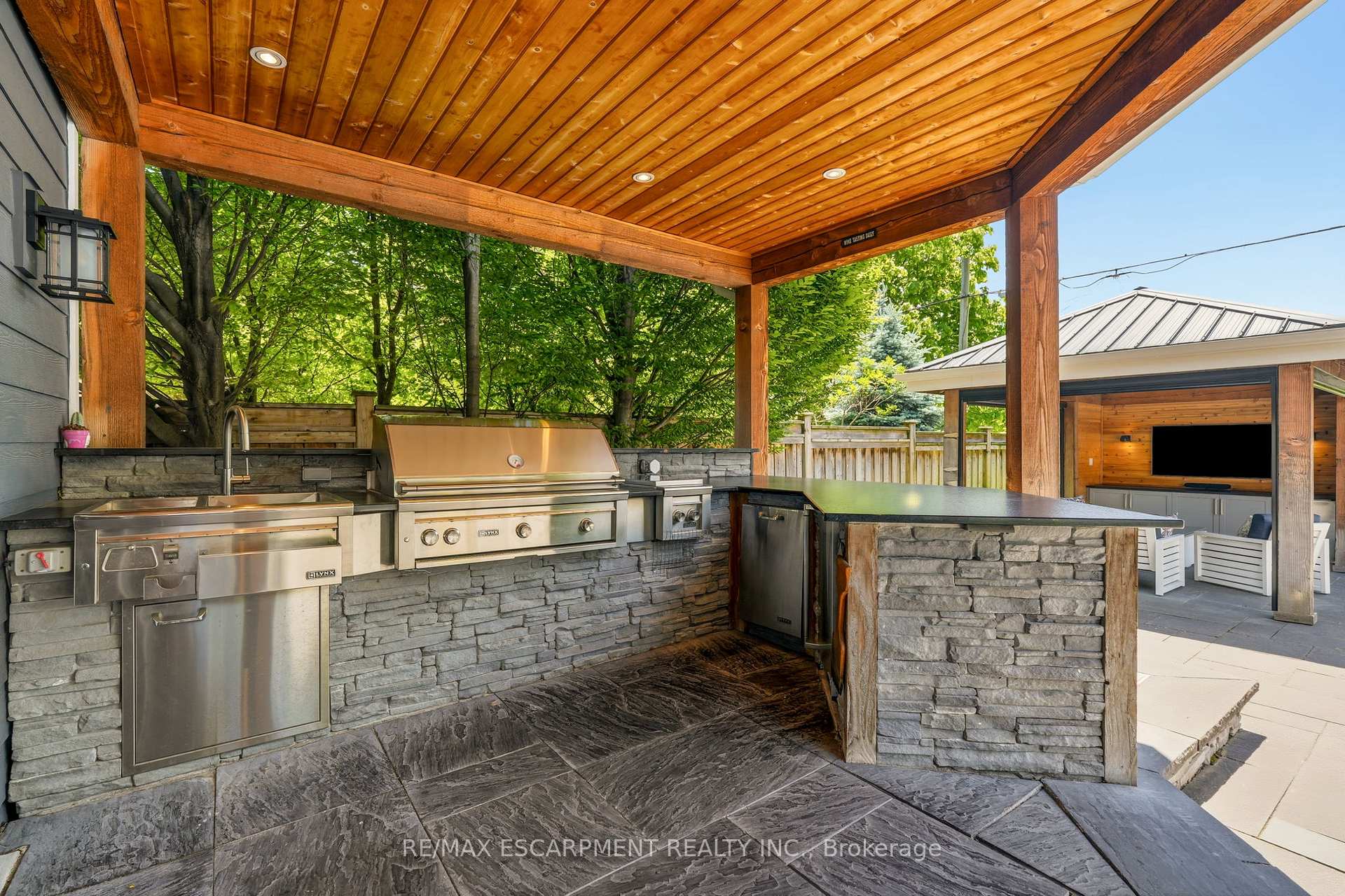 Photo 37 of 336 Newbold Court, Burlington, Brant — HOMEH