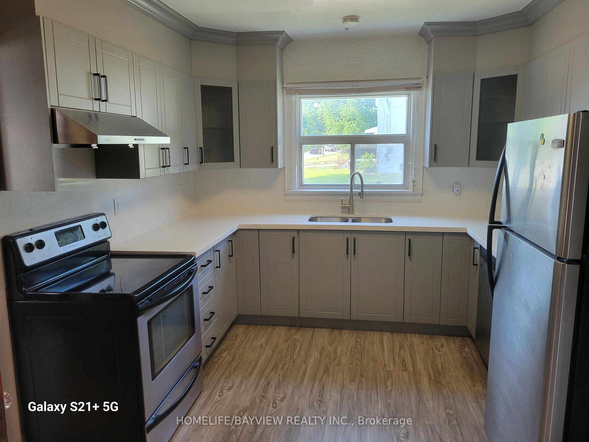 Photo 3 of 275 main (main floor) Street N, Markham, Old Markham Village — HOMEH