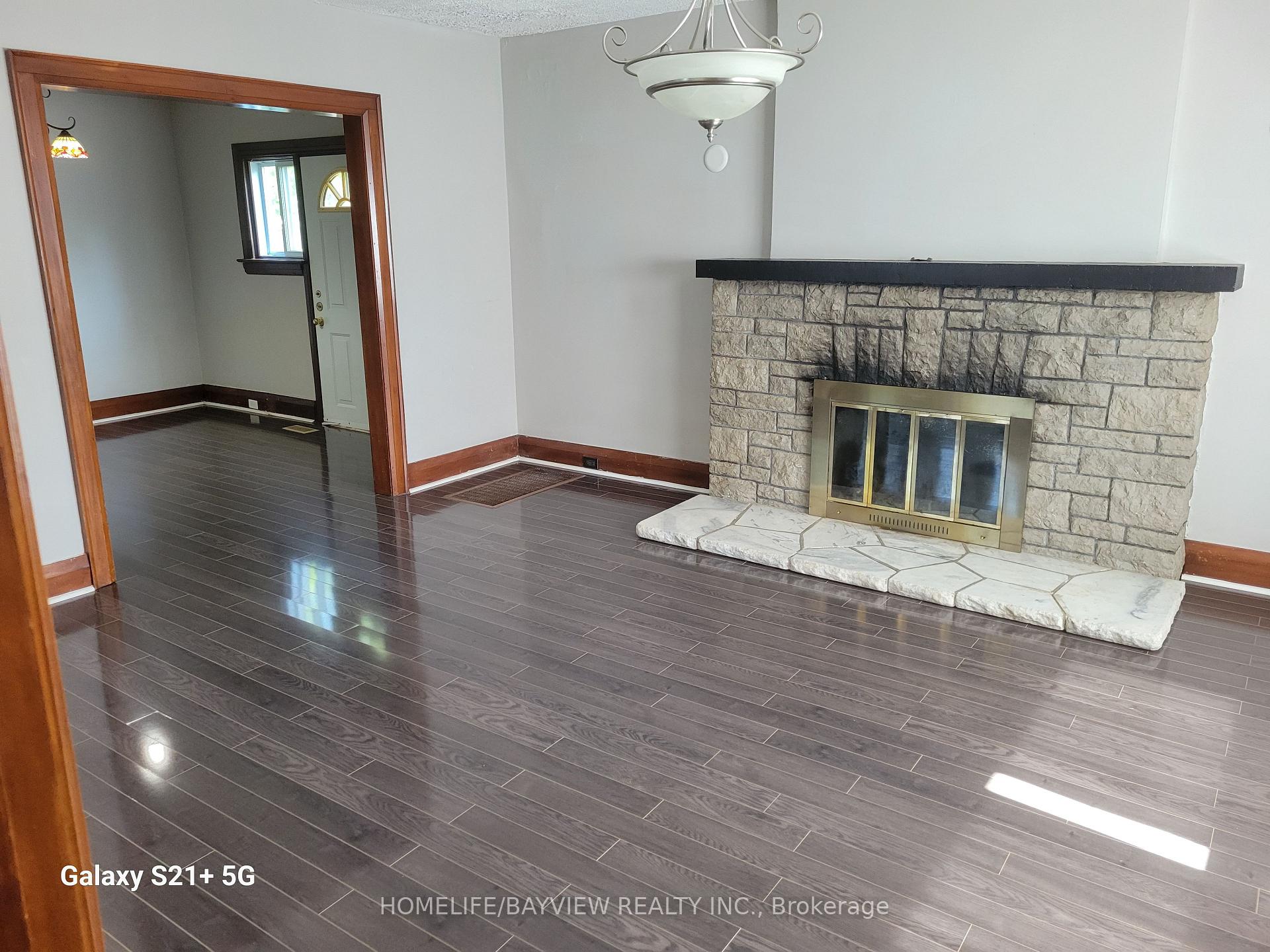 Photo 6 of 275 main (main floor) Street N, Markham, Old Markham Village — HOMEH