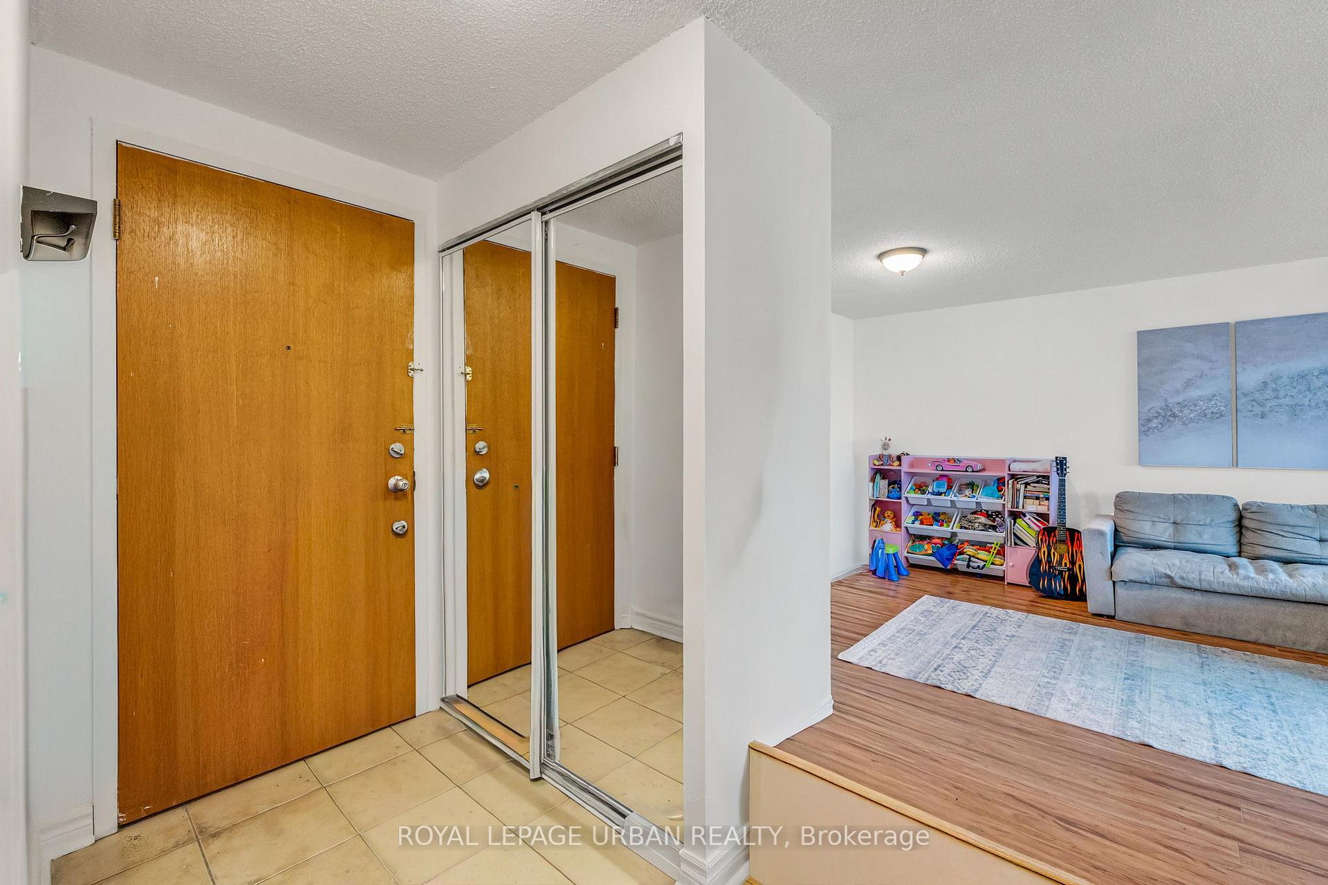 Photo 3 of Unit 1210, 61 Markbrook Lane, Etobicoke, Mount Olive-Silverstone-Jamestown — HOMEH
