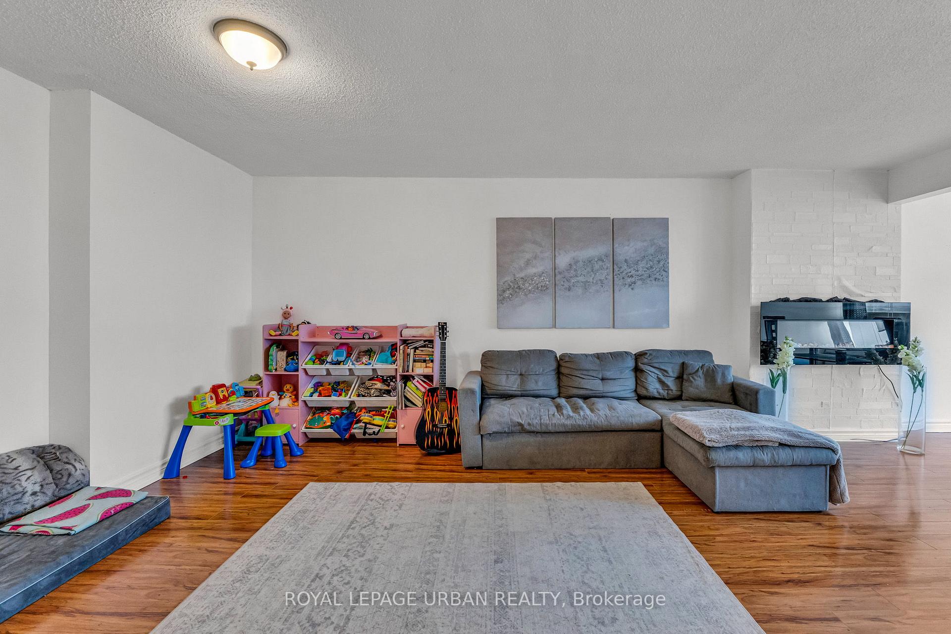 Photo 6 of Unit 1210, 61 Markbrook Lane, Etobicoke, Mount Olive-Silverstone-Jamestown — HOMEH