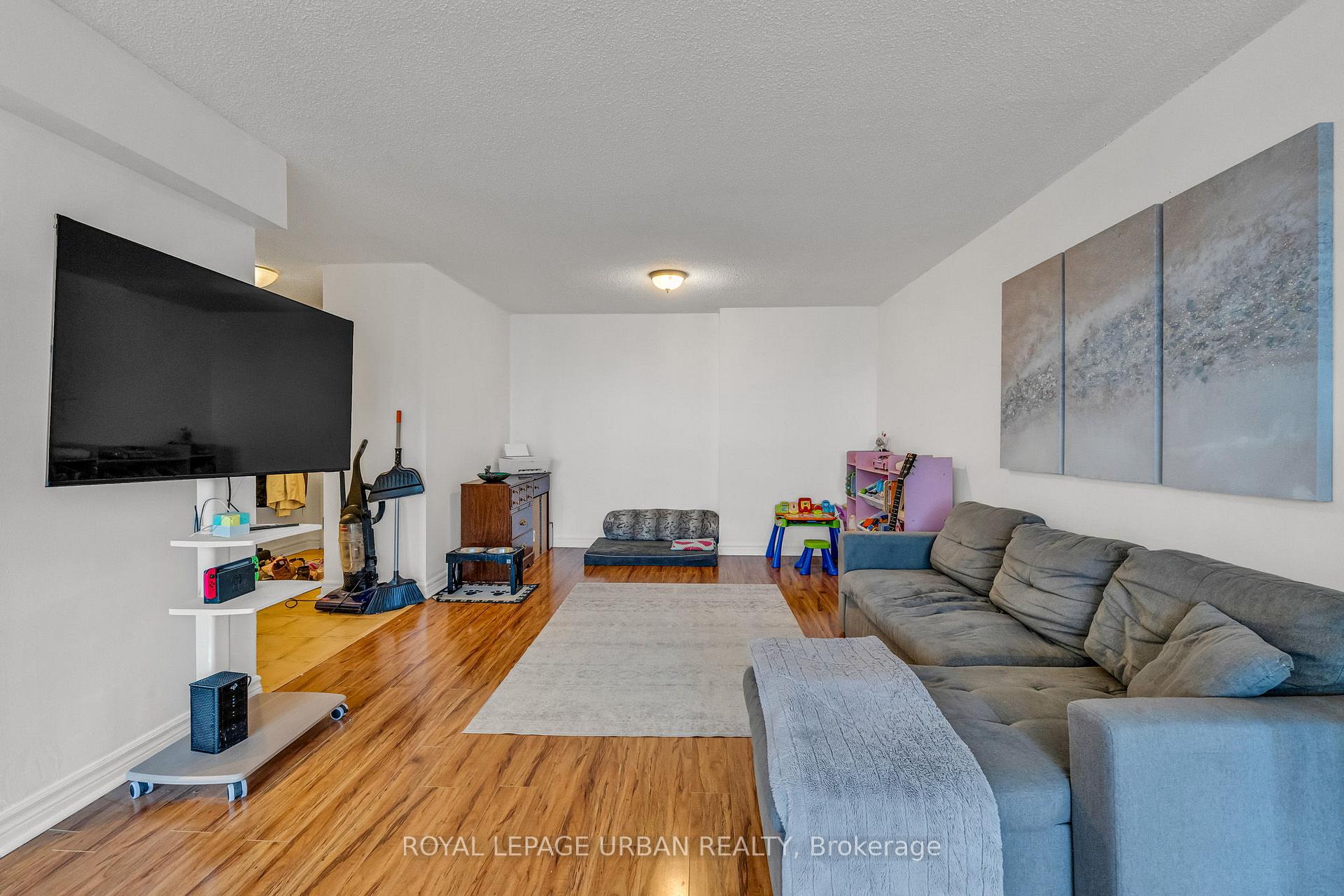 Photo 8 of Unit 1210, 61 Markbrook Lane, Etobicoke, Mount Olive-Silverstone-Jamestown — HOMEH