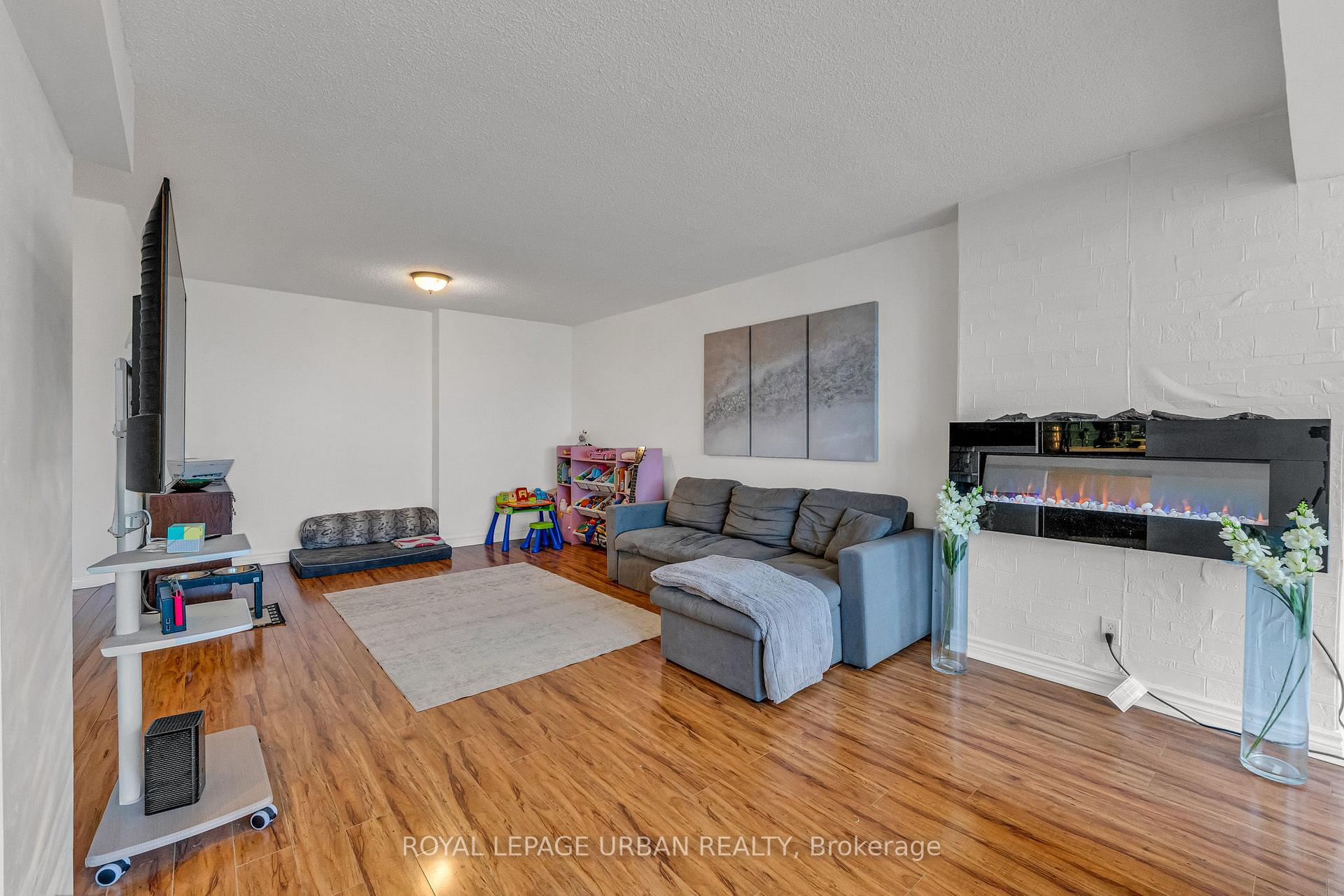 Photo 15 of Unit 1210, 61 Markbrook Lane, Etobicoke, Mount Olive-Silverstone-Jamestown — HOMEH