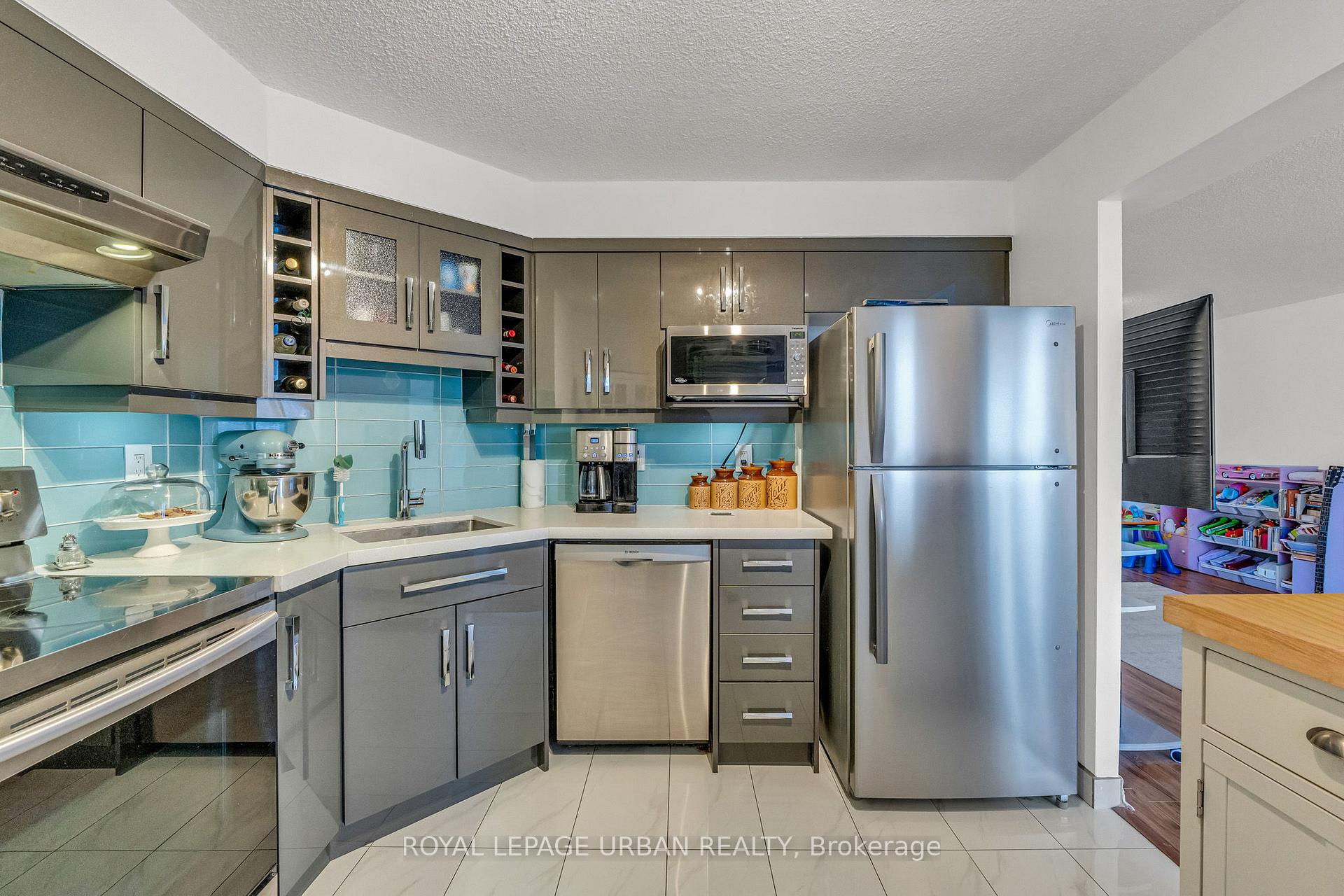 Photo 17 of Unit 1210, 61 Markbrook Lane, Etobicoke, Mount Olive-Silverstone-Jamestown — HOMEH