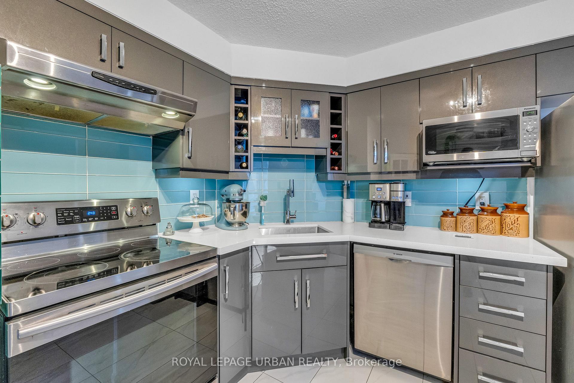 Photo 18 of Unit 1210, 61 Markbrook Lane, Etobicoke, Mount Olive-Silverstone-Jamestown — HOMEH