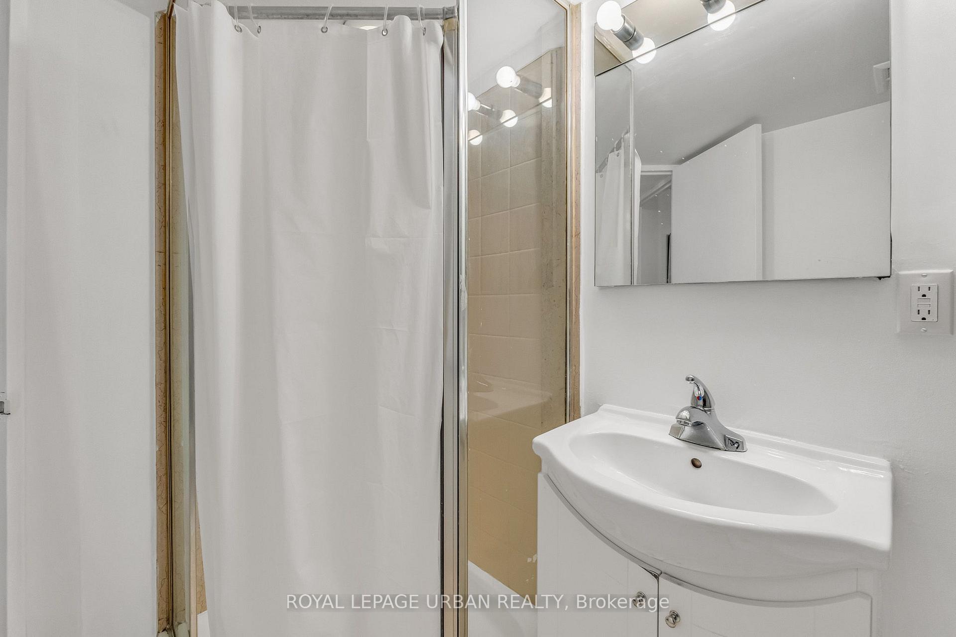 Photo 26 of Unit 1210, 61 Markbrook Lane, Etobicoke, Mount Olive-Silverstone-Jamestown — HOMEH