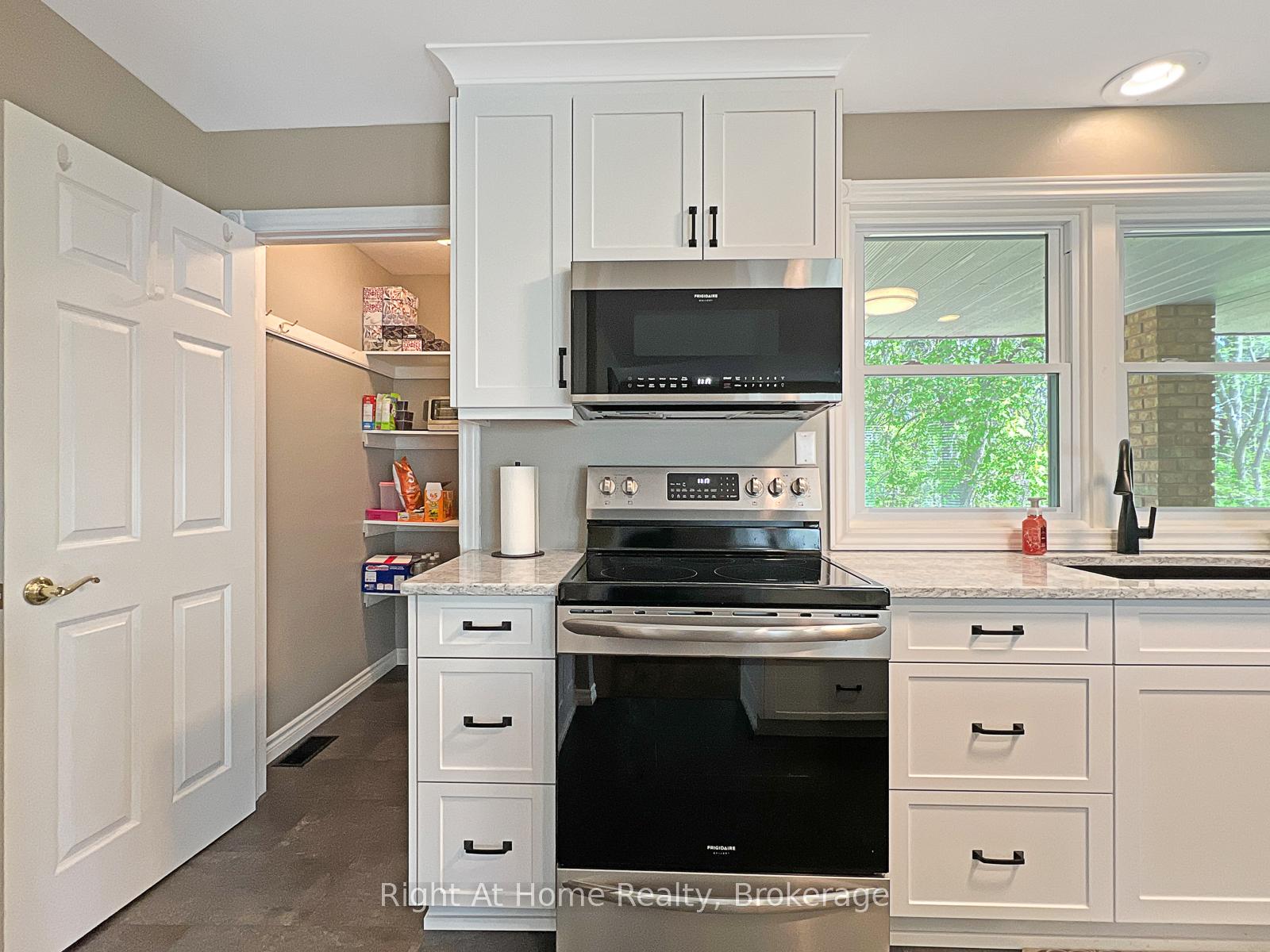 Photo 5 of 919 Jamieson Road, Quinte West, Murray Ward — HOMEH