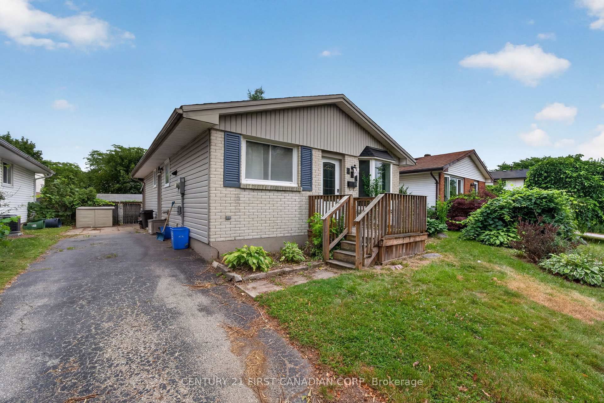 Photo 1 of 224 Culver Crescent, London, East H — HOMEH