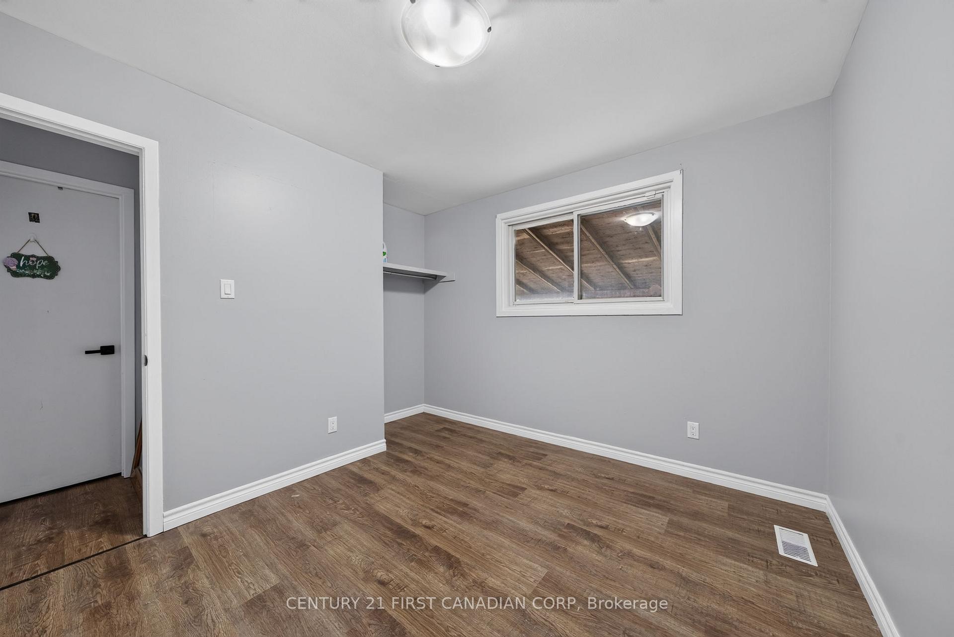 Photo 12 of 224 Culver Crescent, London, East H — HOMEH