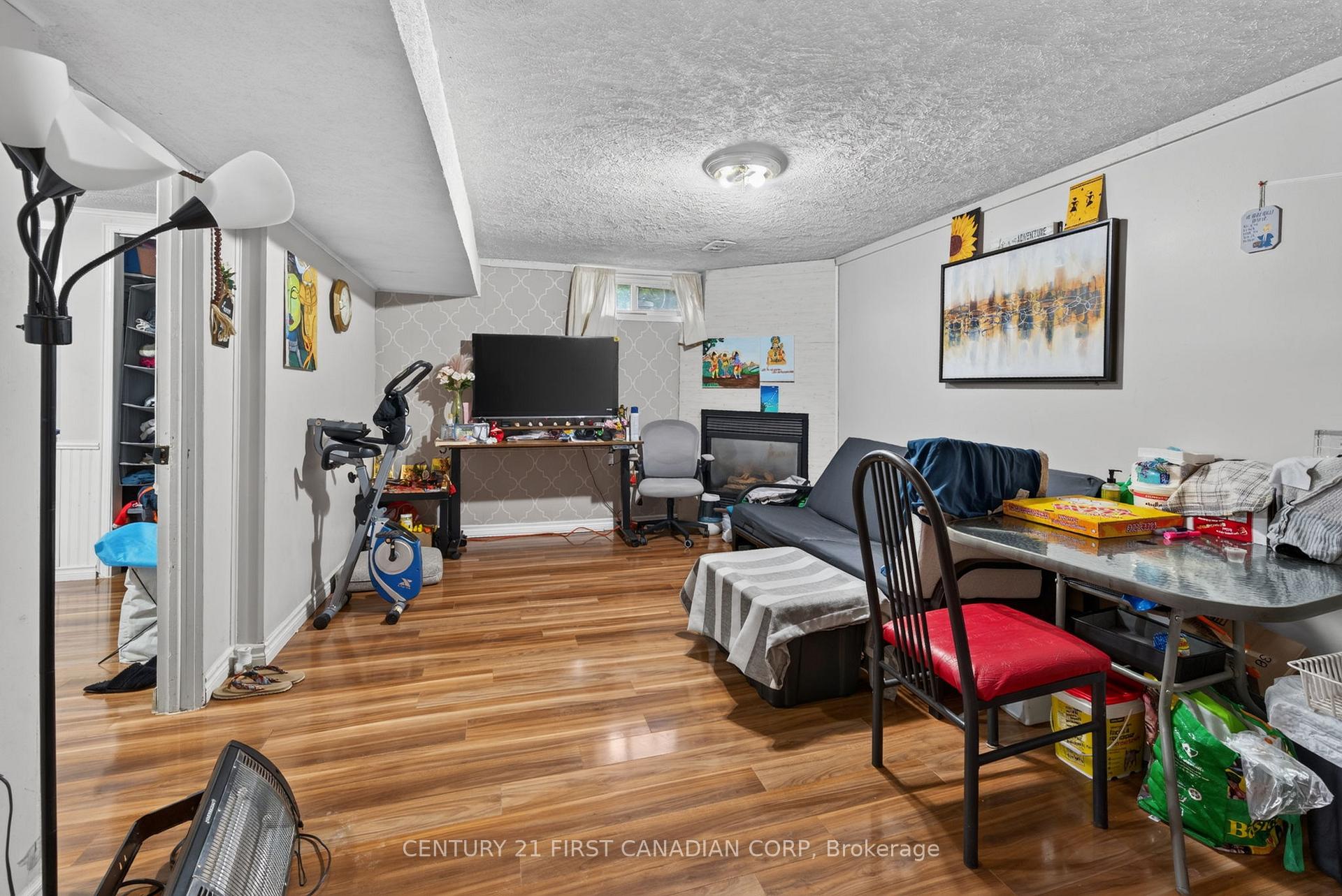 Photo 14 of 224 Culver Crescent, London, East H — HOMEH
