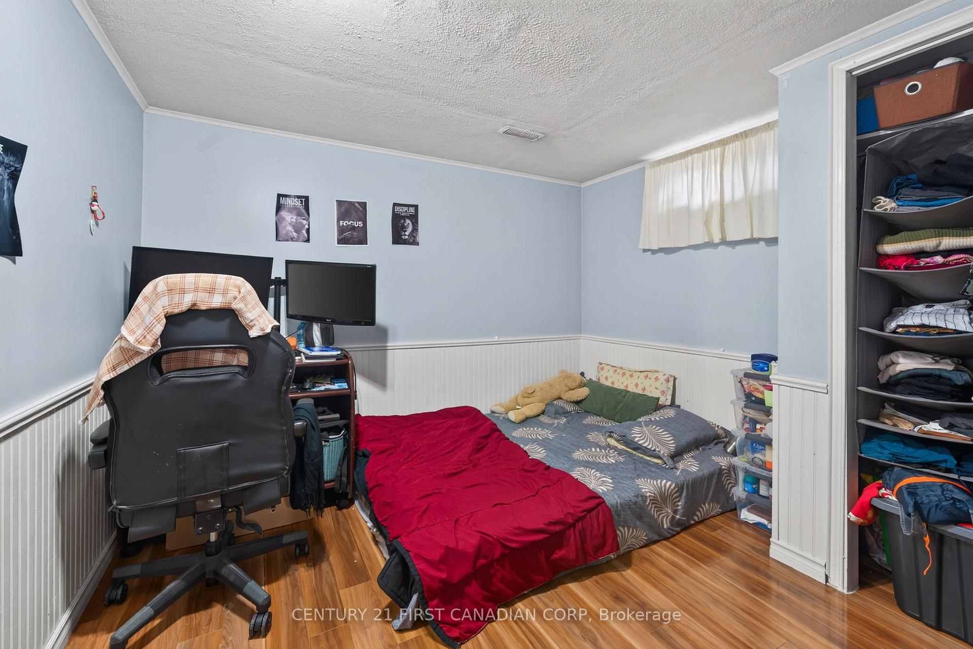 Photo 15 of 224 Culver Crescent, London, East H — HOMEH