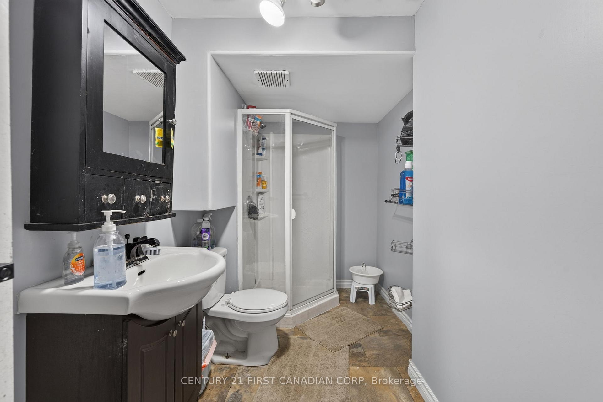 Photo 16 of 224 Culver Crescent, London, East H — HOMEH