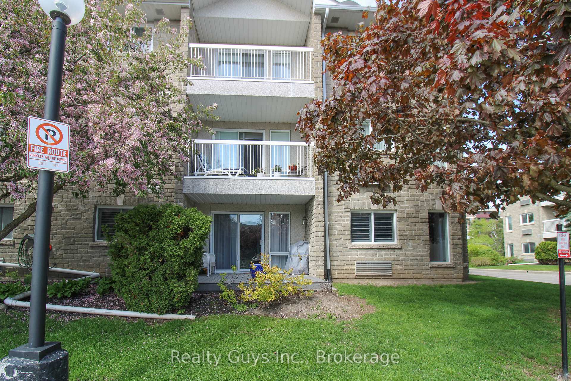Photo 2 of 1099 Clonsilla Avenue, Peterborough, Otonabee Ward 1 — HOMEH