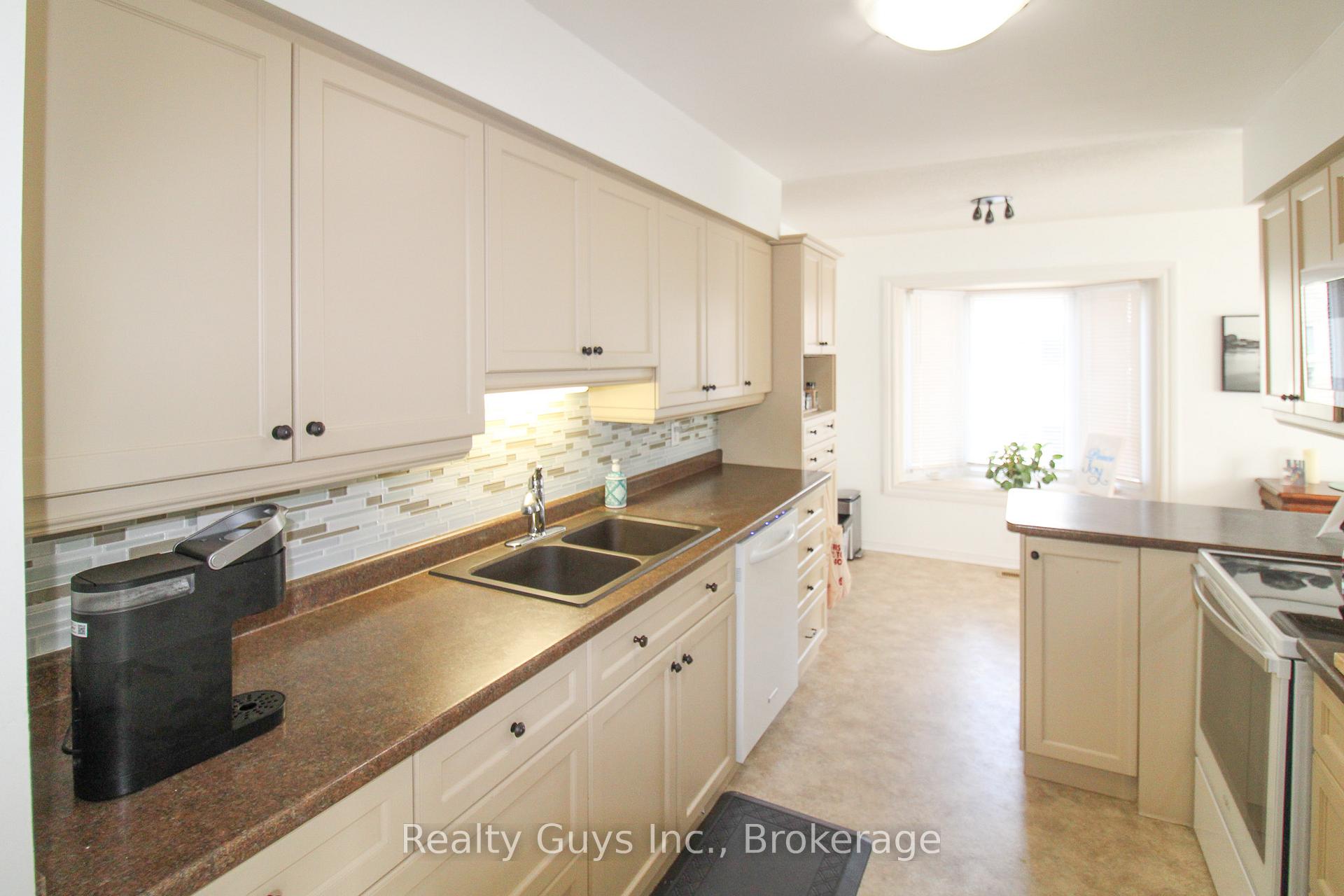 Photo 16 of 1099 Clonsilla Avenue, Peterborough, Otonabee Ward 1 — HOMEH