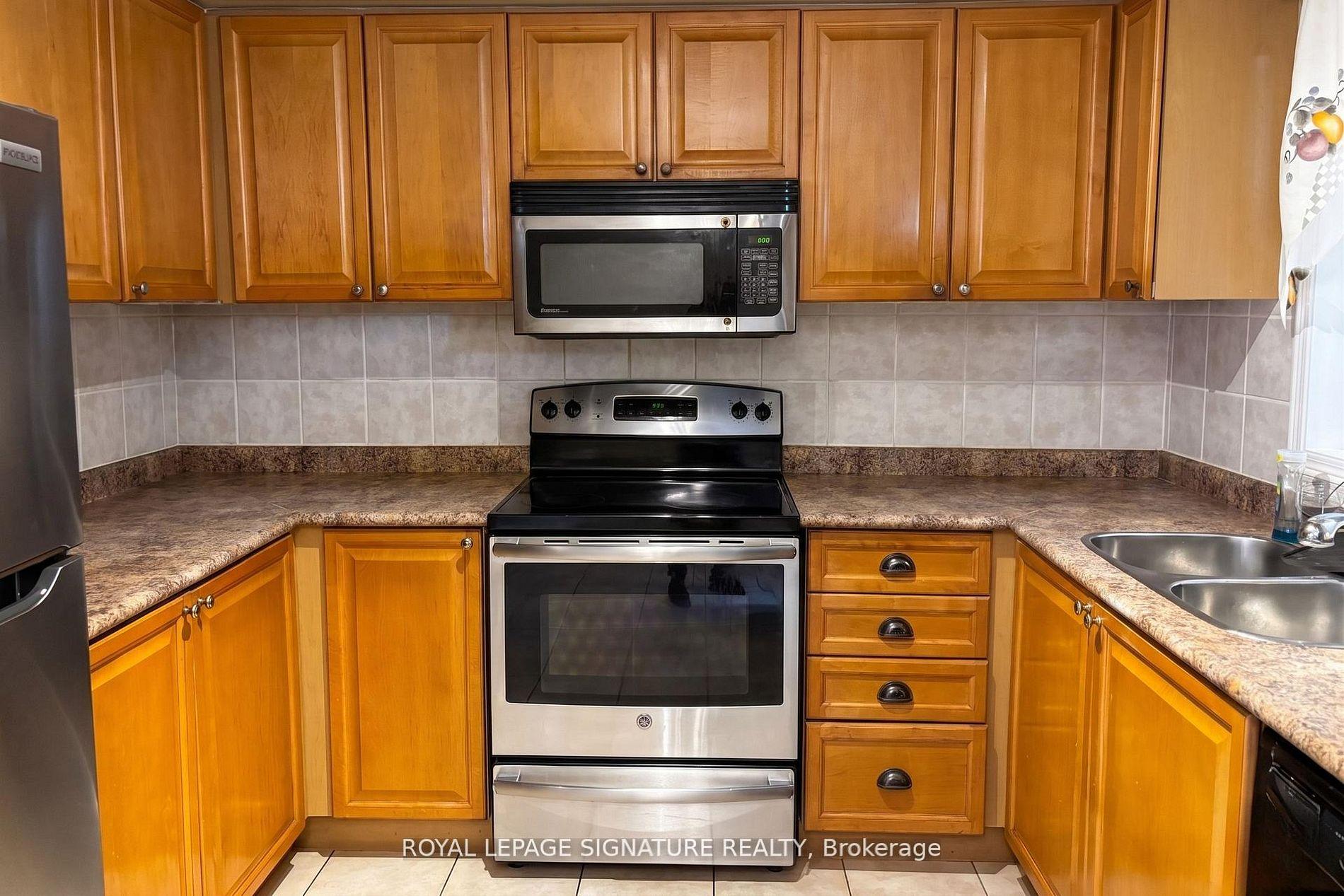 Photo 4 of Unit (Main), 27 Roadmaster Lane, Brampton, Fletcher's Meadow — HOMEH