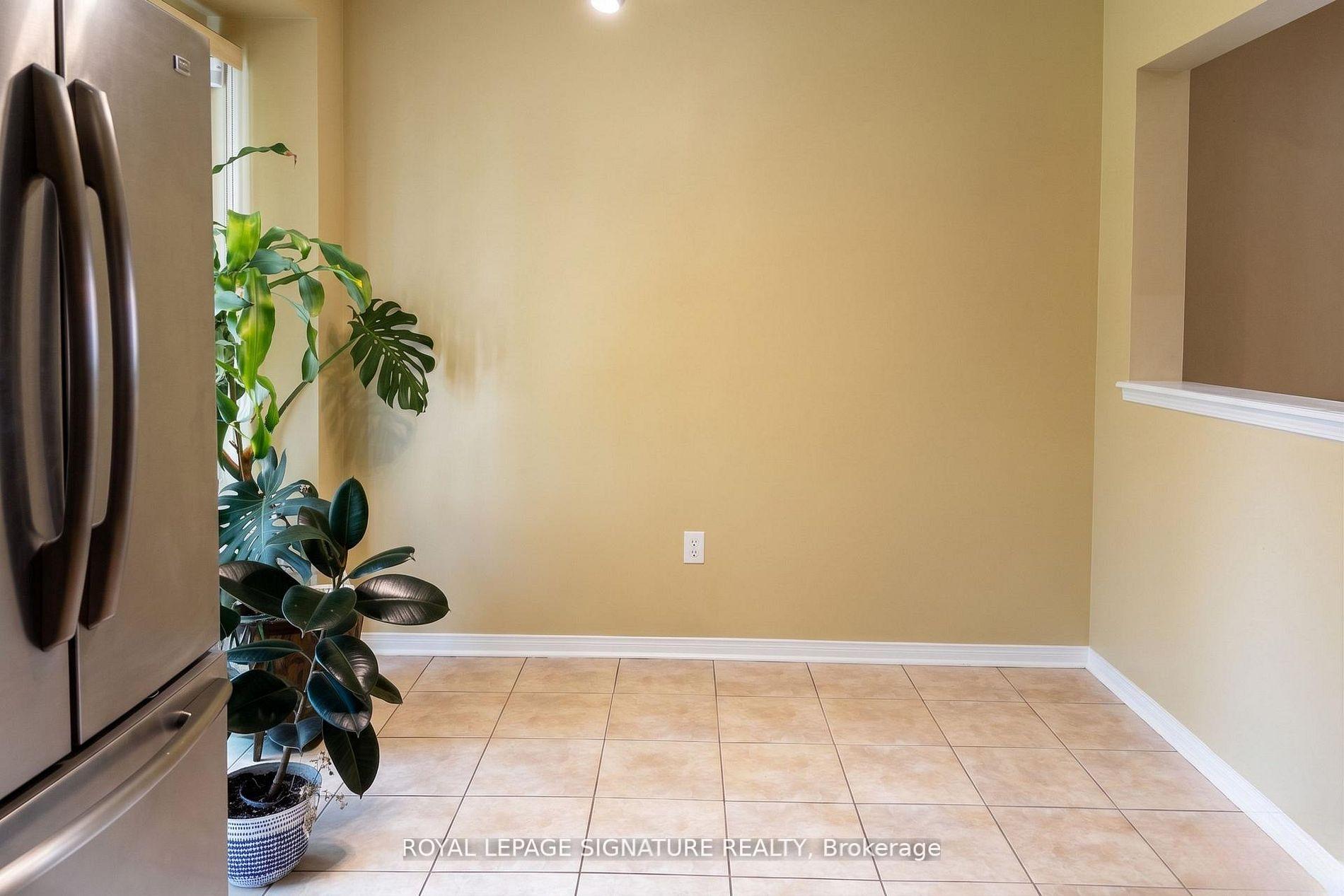 Photo 5 of Unit (Main), 27 Roadmaster Lane, Brampton, Fletcher's Meadow — HOMEH