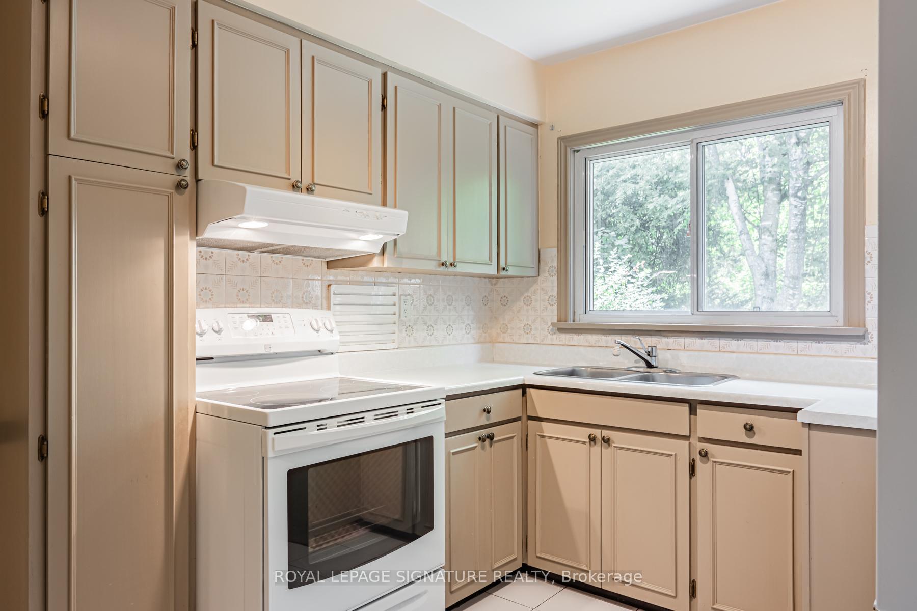 Photo 15 of 59 Parkview Hill Crescent, Toronto, O'Connor-Parkview — HOMEH