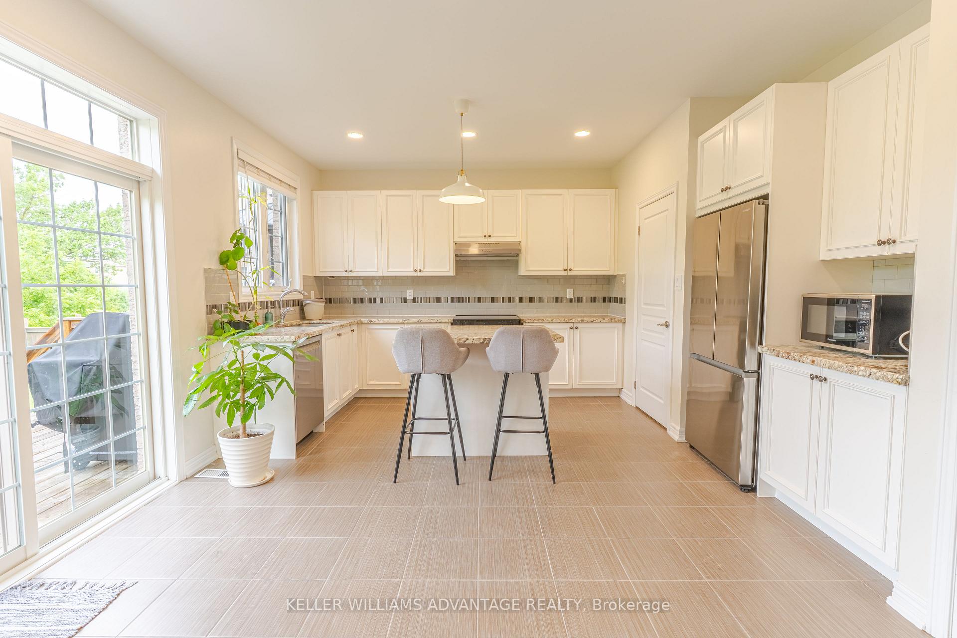 Photo 15 of 8 Teaberry Terrace, Brampton, Credit Valley — HOMEH