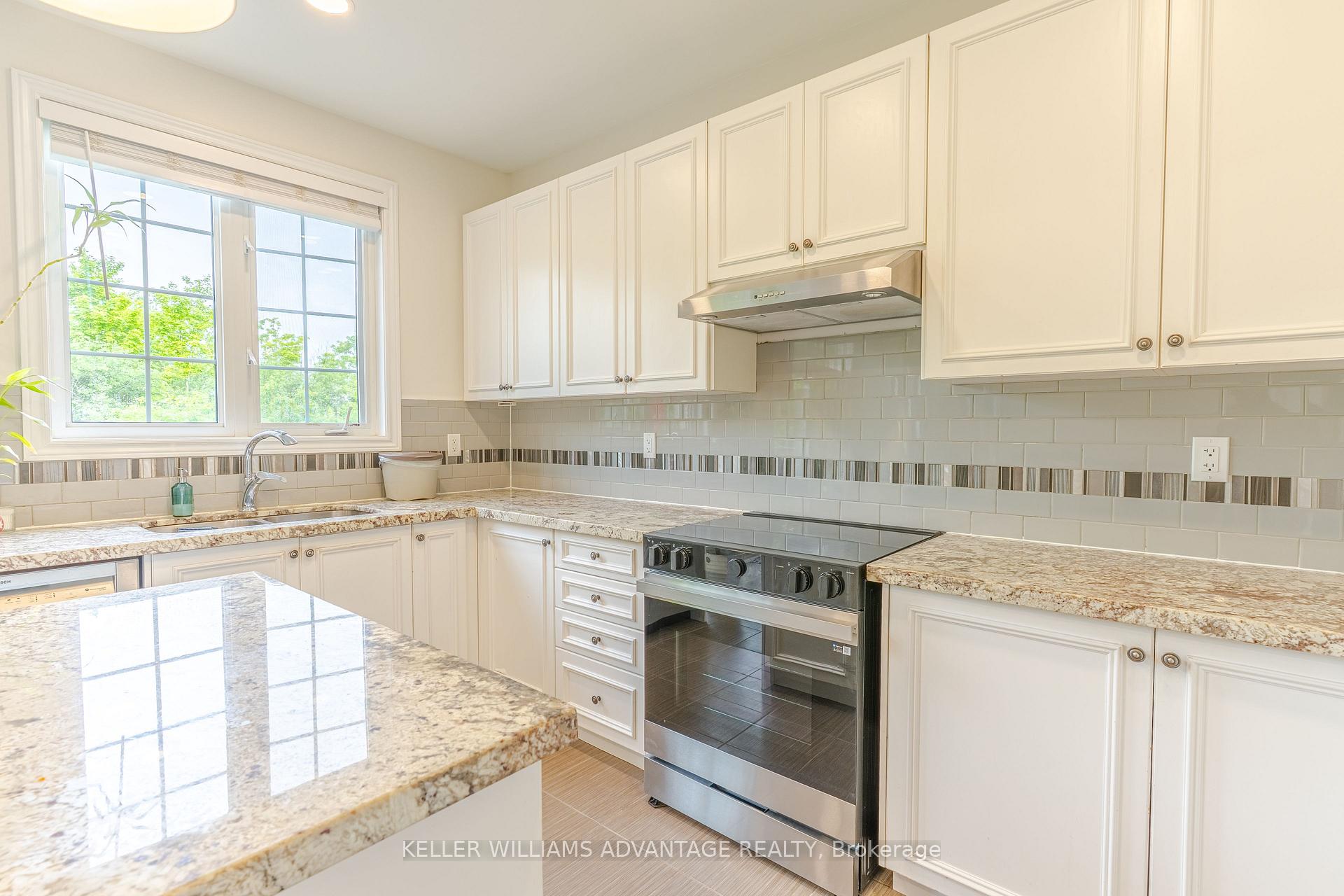Photo 17 of 8 Teaberry Terrace, Brampton, Credit Valley — HOMEH