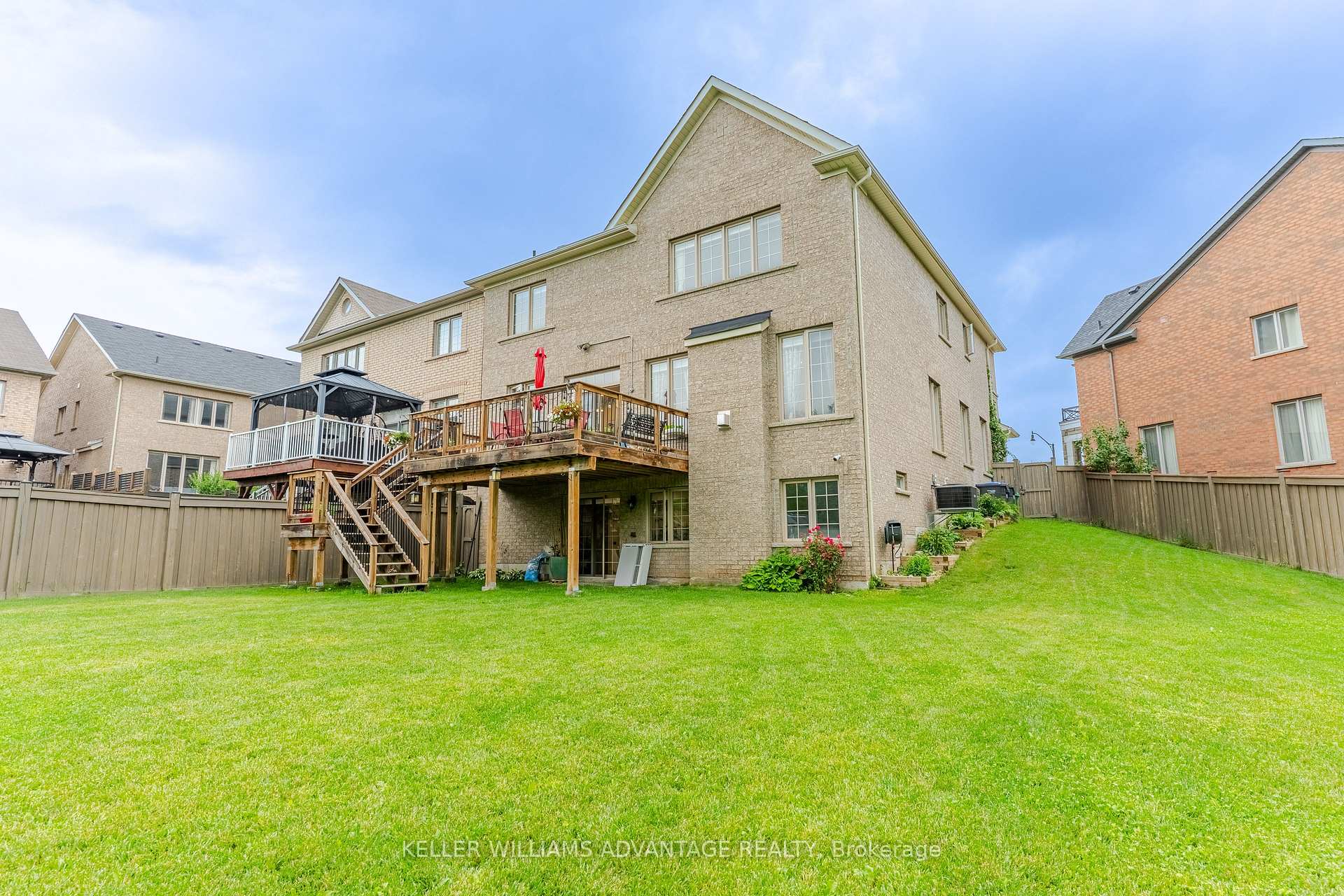 Photo 38 of 8 Teaberry Terrace, Brampton, Credit Valley — HOMEH