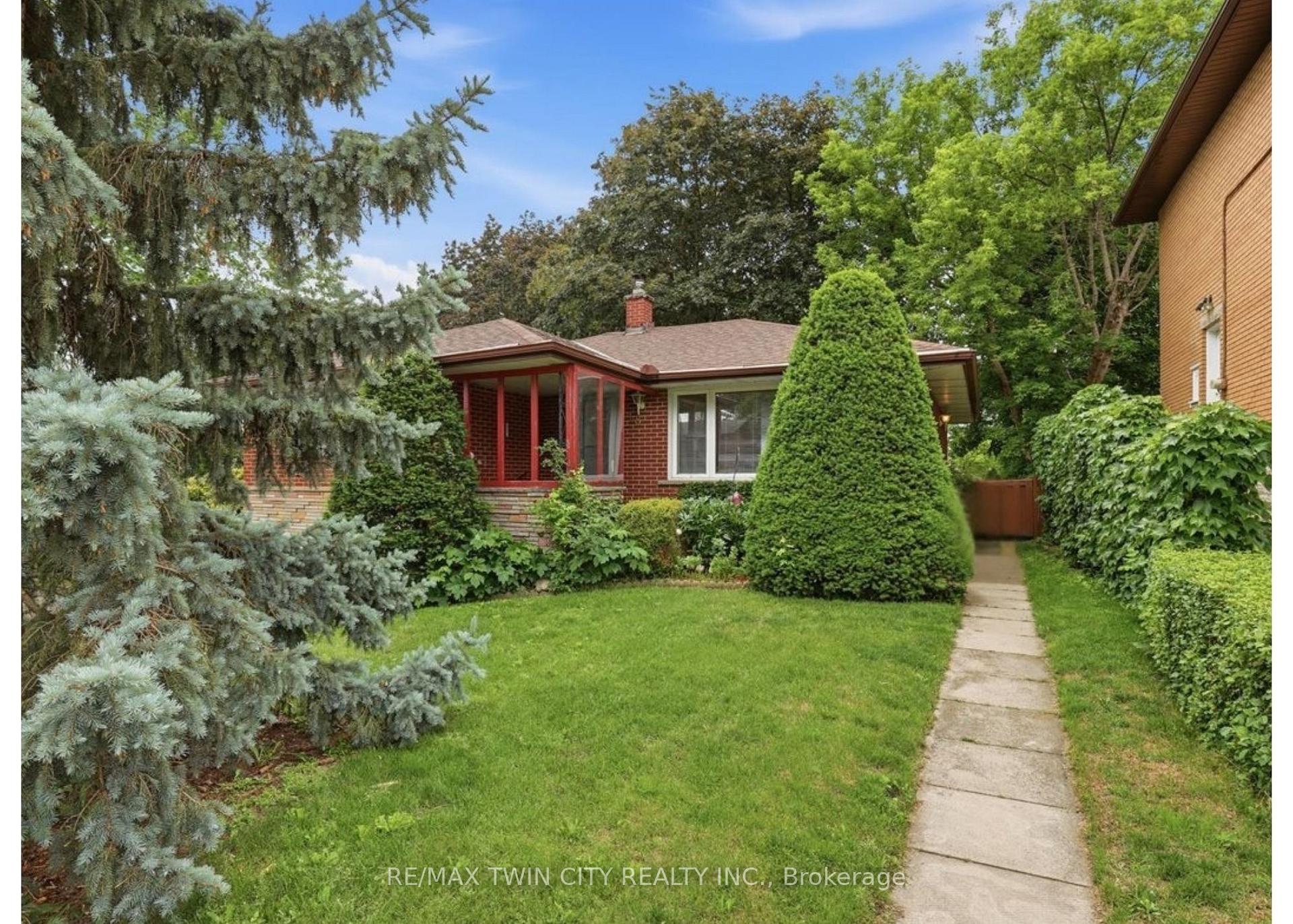 Photo 3 of 118 Wilfred Avenue, Kitchener, Stanley Park — HOMEH
