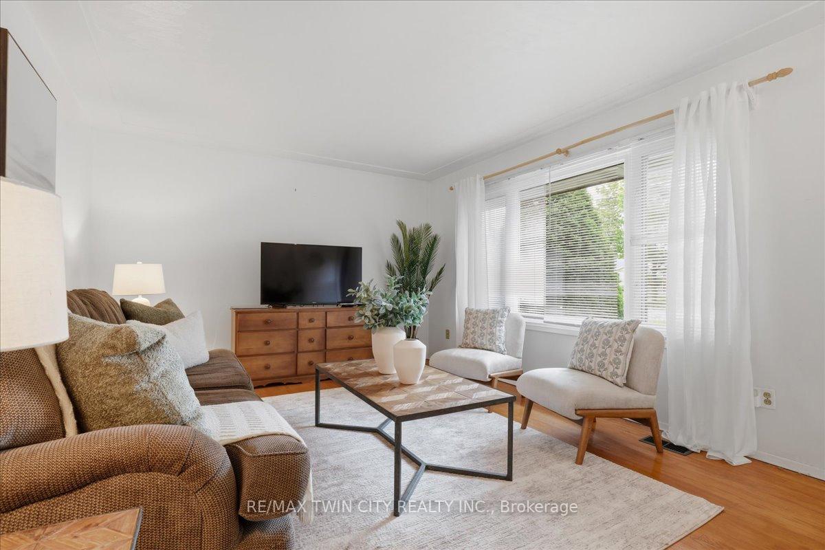 Photo 6 of 118 Wilfred Avenue, Kitchener, Stanley Park — HOMEH