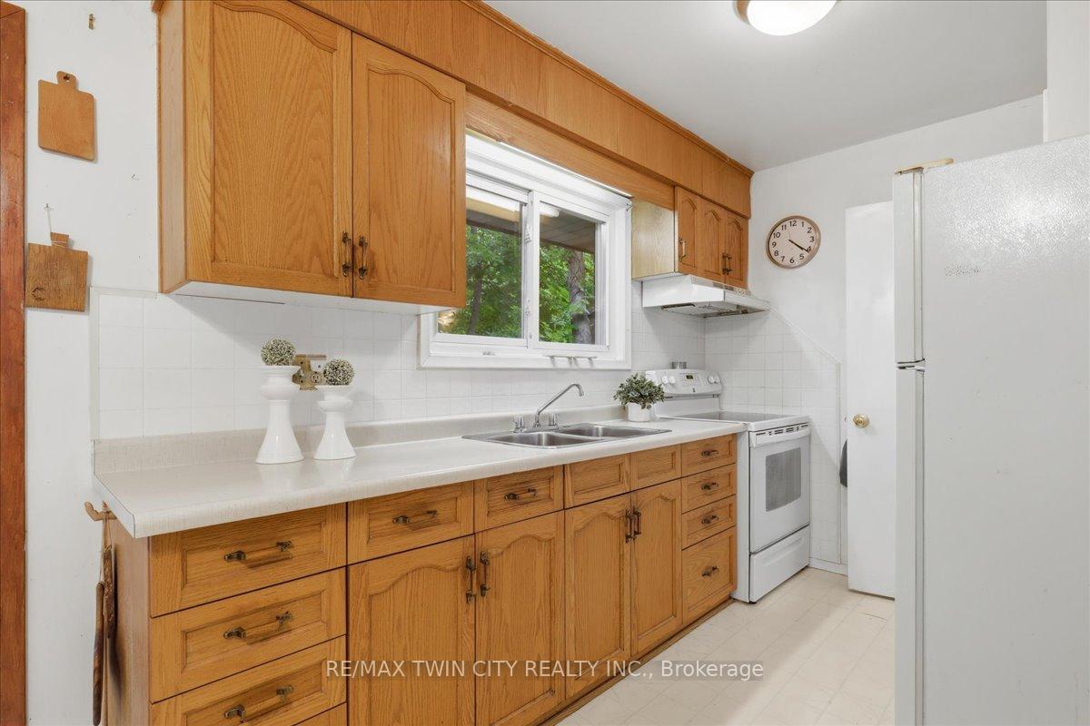 Photo 10 of 118 Wilfred Avenue, Kitchener, Stanley Park — HOMEH