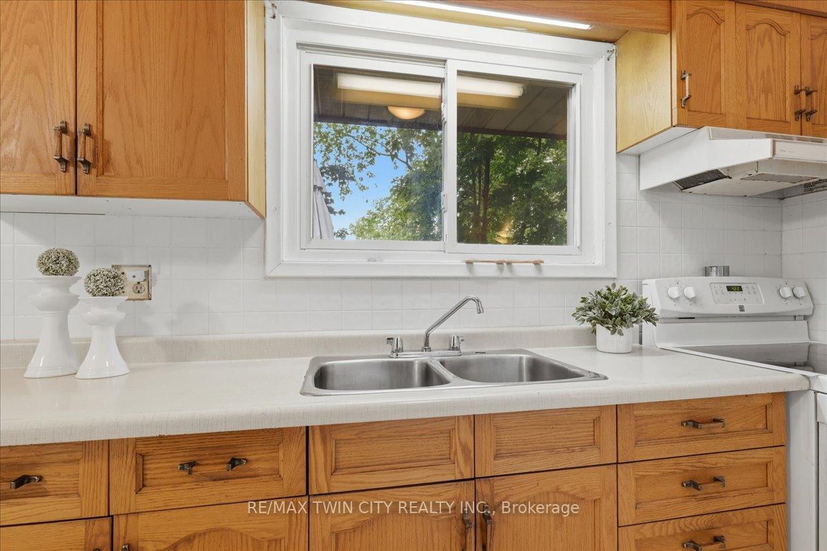 Photo 11 of 118 Wilfred Avenue, Kitchener, Stanley Park — HOMEH
