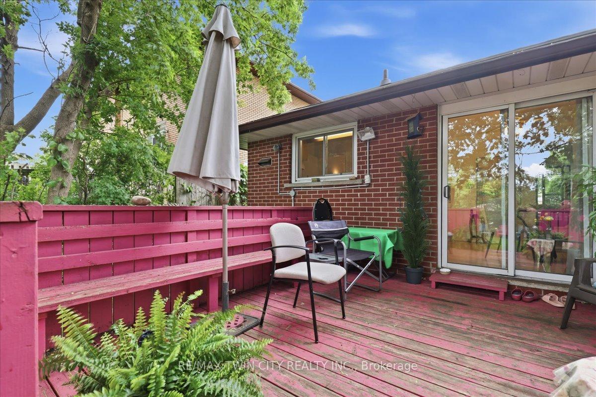 Photo 32 of 118 Wilfred Avenue, Kitchener, Stanley Park — HOMEH