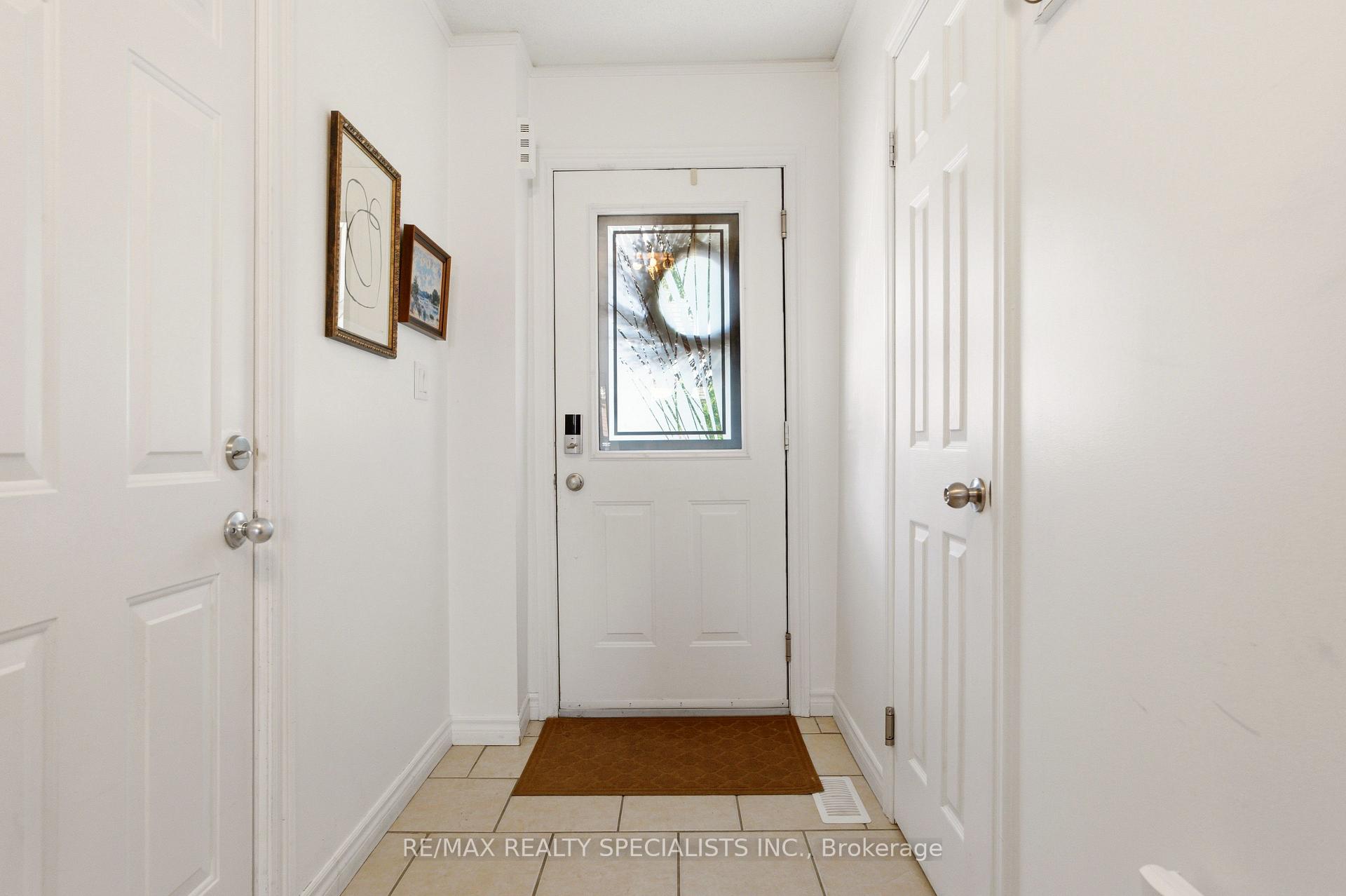 Photo 3 of Unit 10, 39 Pinewoods Drive, Hamilton, Stoney Creek Mountain — HOMEH