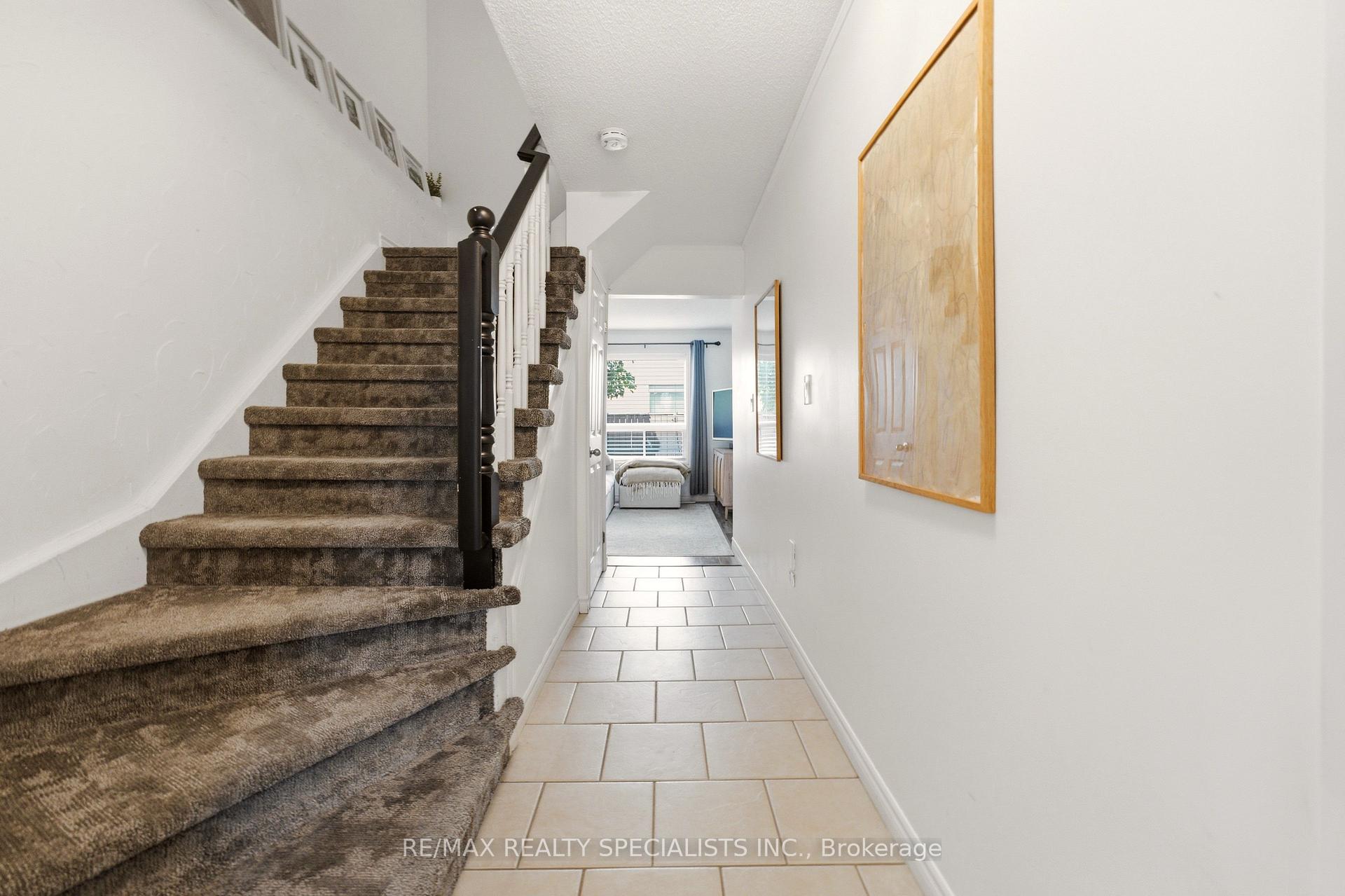Photo 4 of Unit 10, 39 Pinewoods Drive, Hamilton, Stoney Creek Mountain — HOMEH