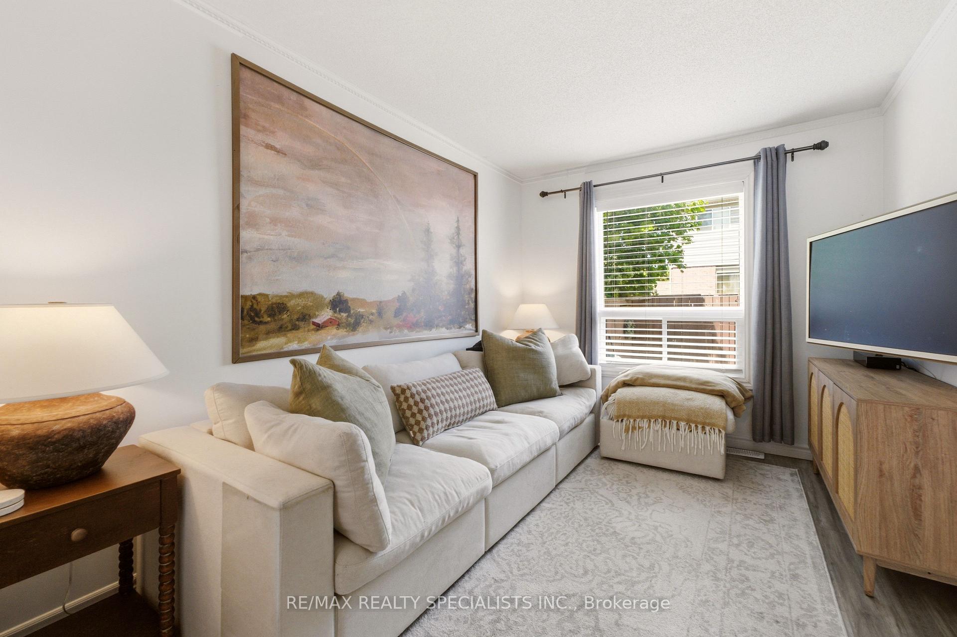 Photo 5 of Unit 10, 39 Pinewoods Drive, Hamilton, Stoney Creek Mountain — HOMEH