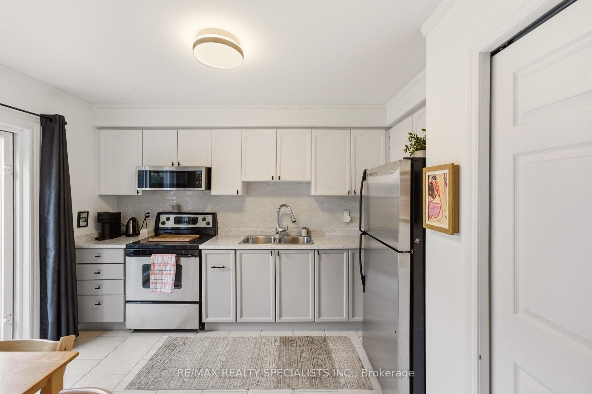 Photo 6 of Unit 10, 39 Pinewoods Drive, Hamilton, Stoney Creek Mountain — HOMEH