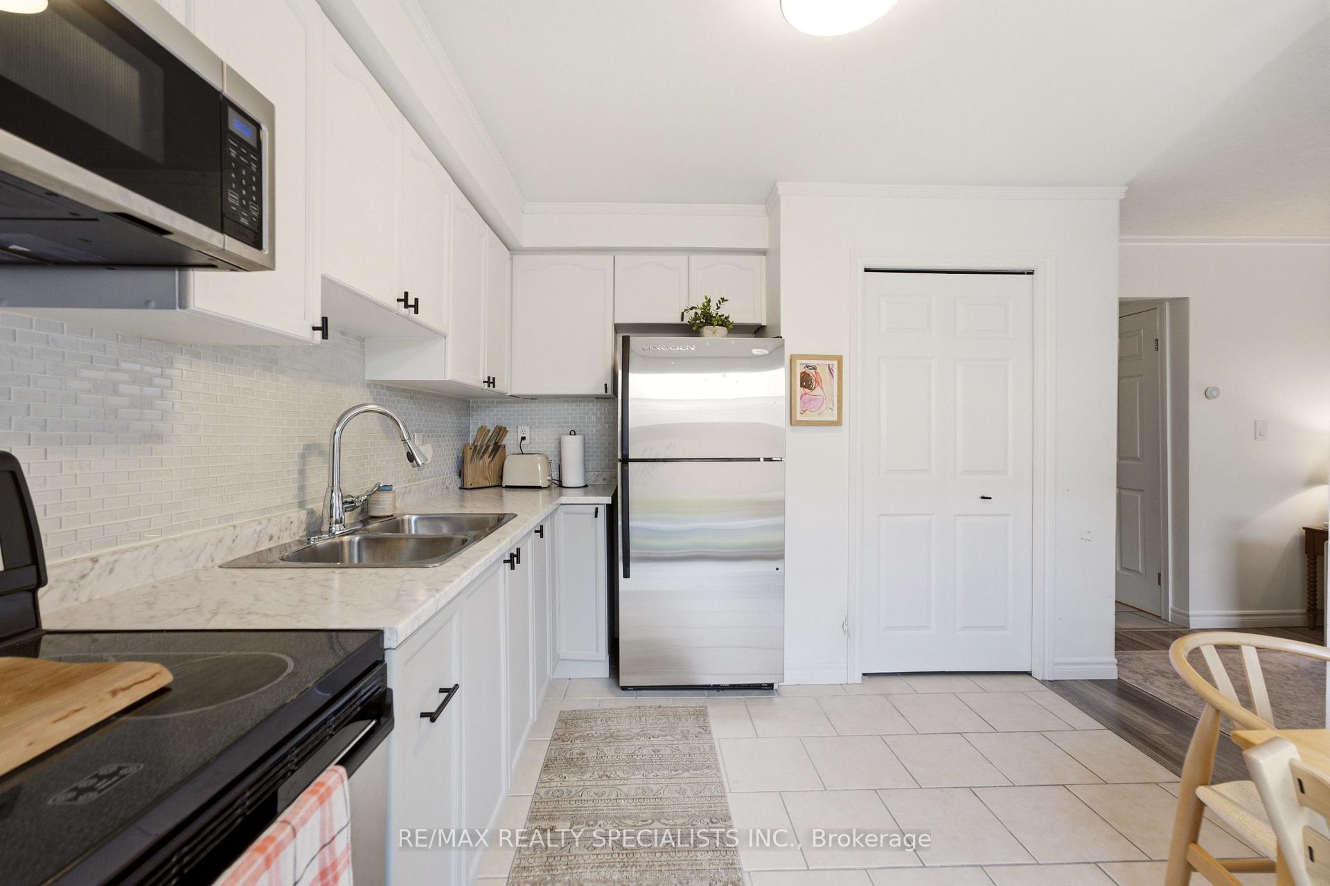 Photo 9 of Unit 10, 39 Pinewoods Drive, Hamilton, Stoney Creek Mountain — HOMEH