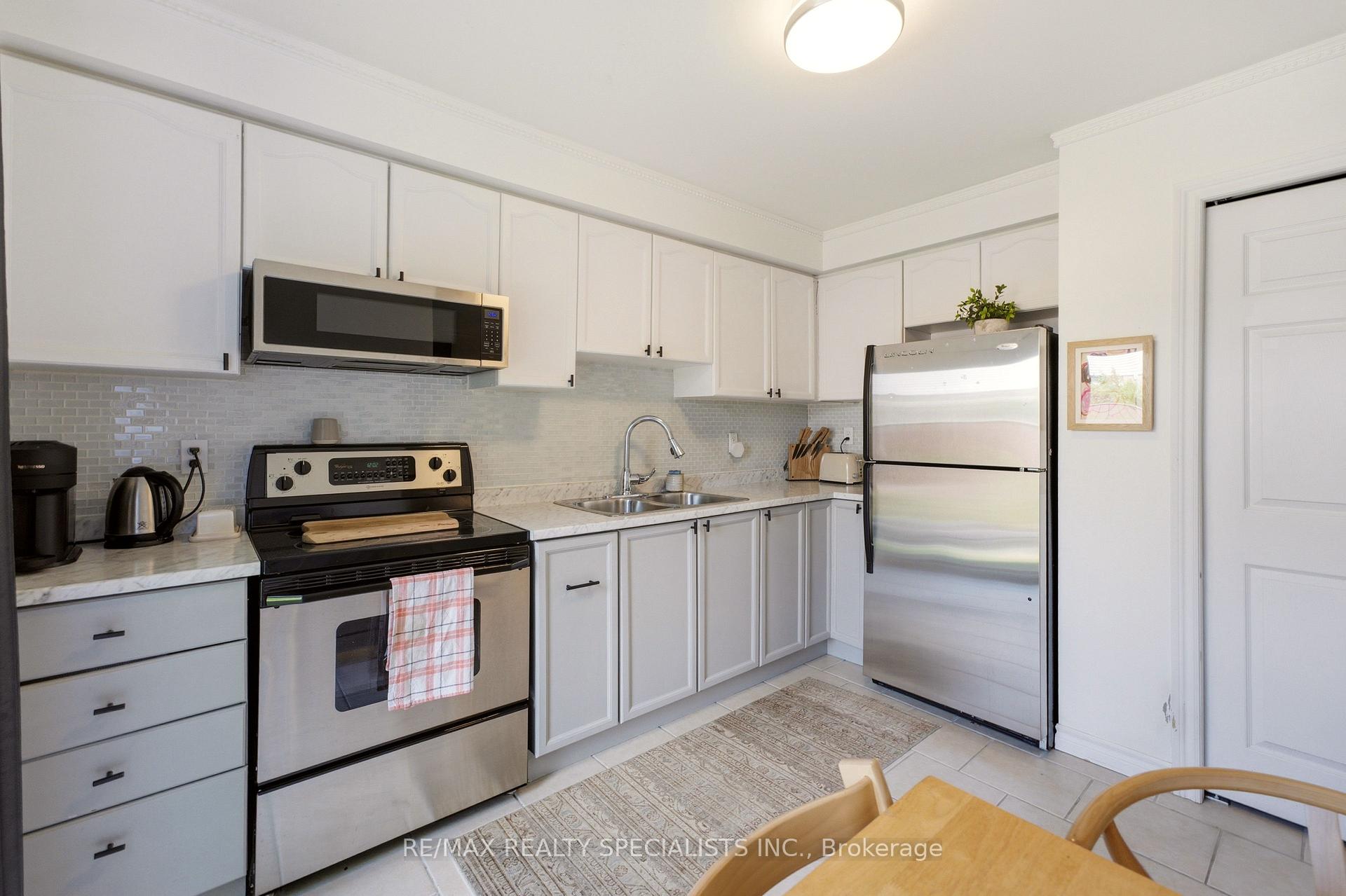 Photo 10 of Unit 10, 39 Pinewoods Drive, Hamilton, Stoney Creek Mountain — HOMEH