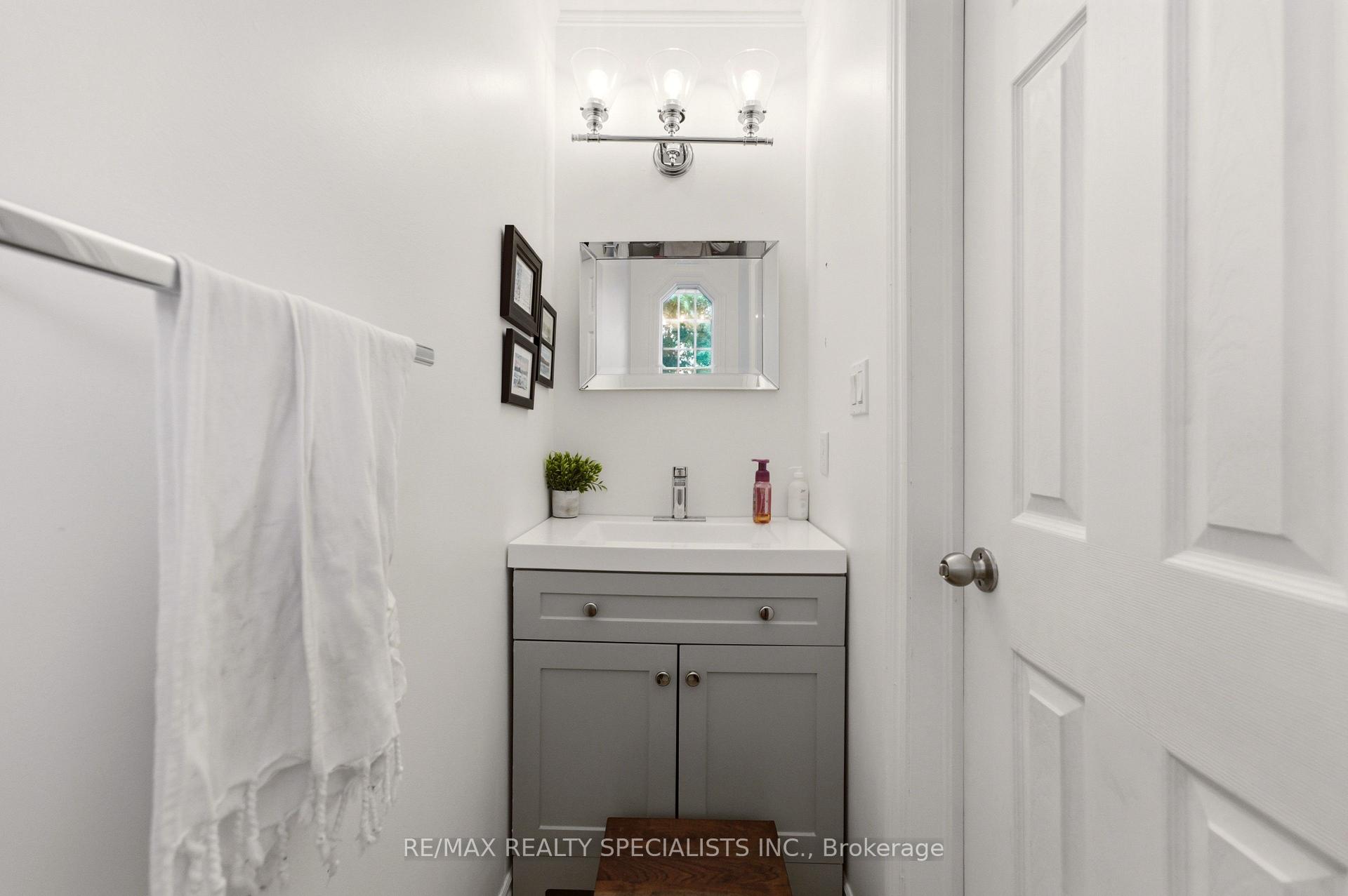 Photo 11 of Unit 10, 39 Pinewoods Drive, Hamilton, Stoney Creek Mountain — HOMEH