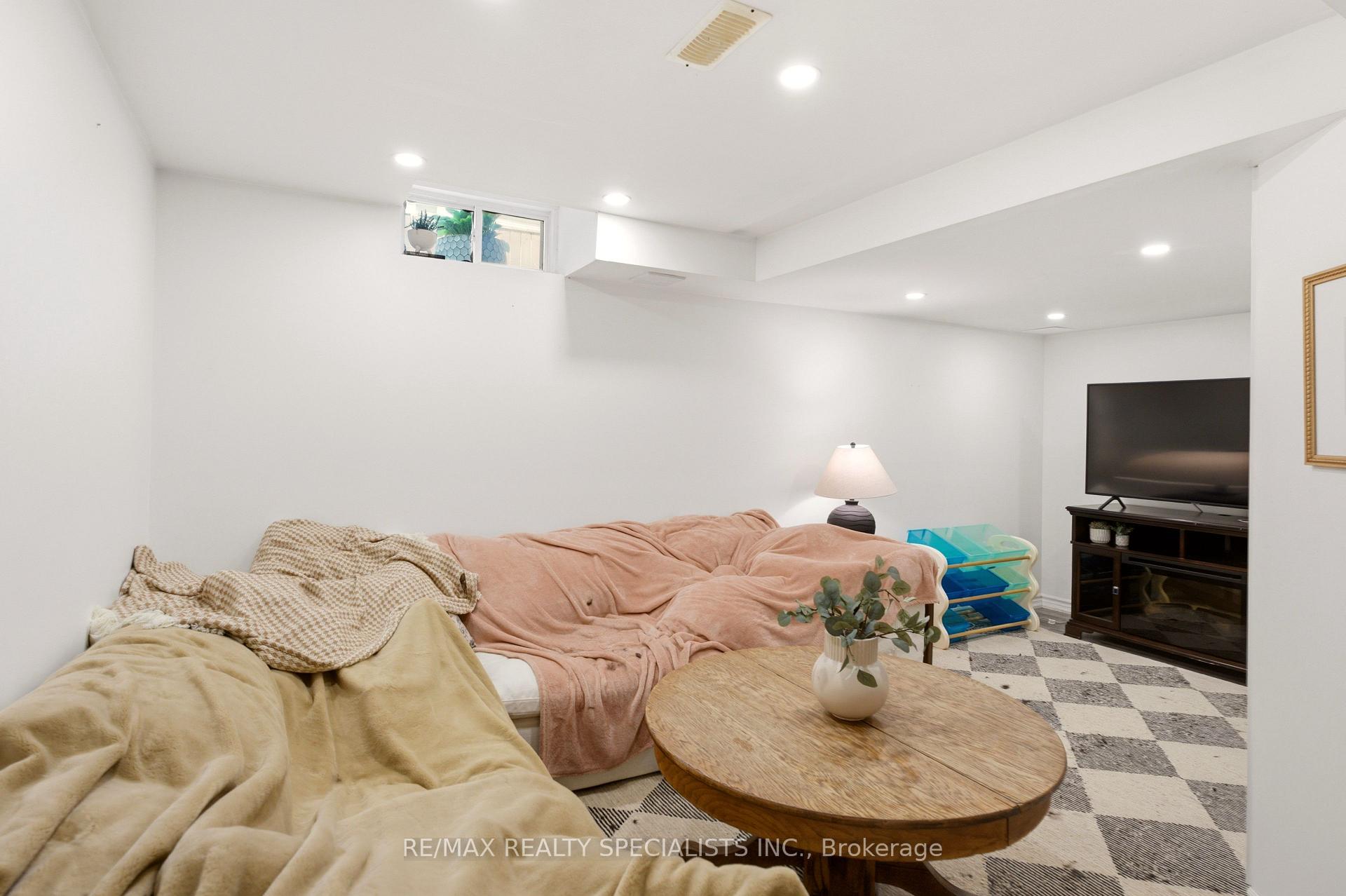Photo 23 of Unit 10, 39 Pinewoods Drive, Hamilton, Stoney Creek Mountain — HOMEH