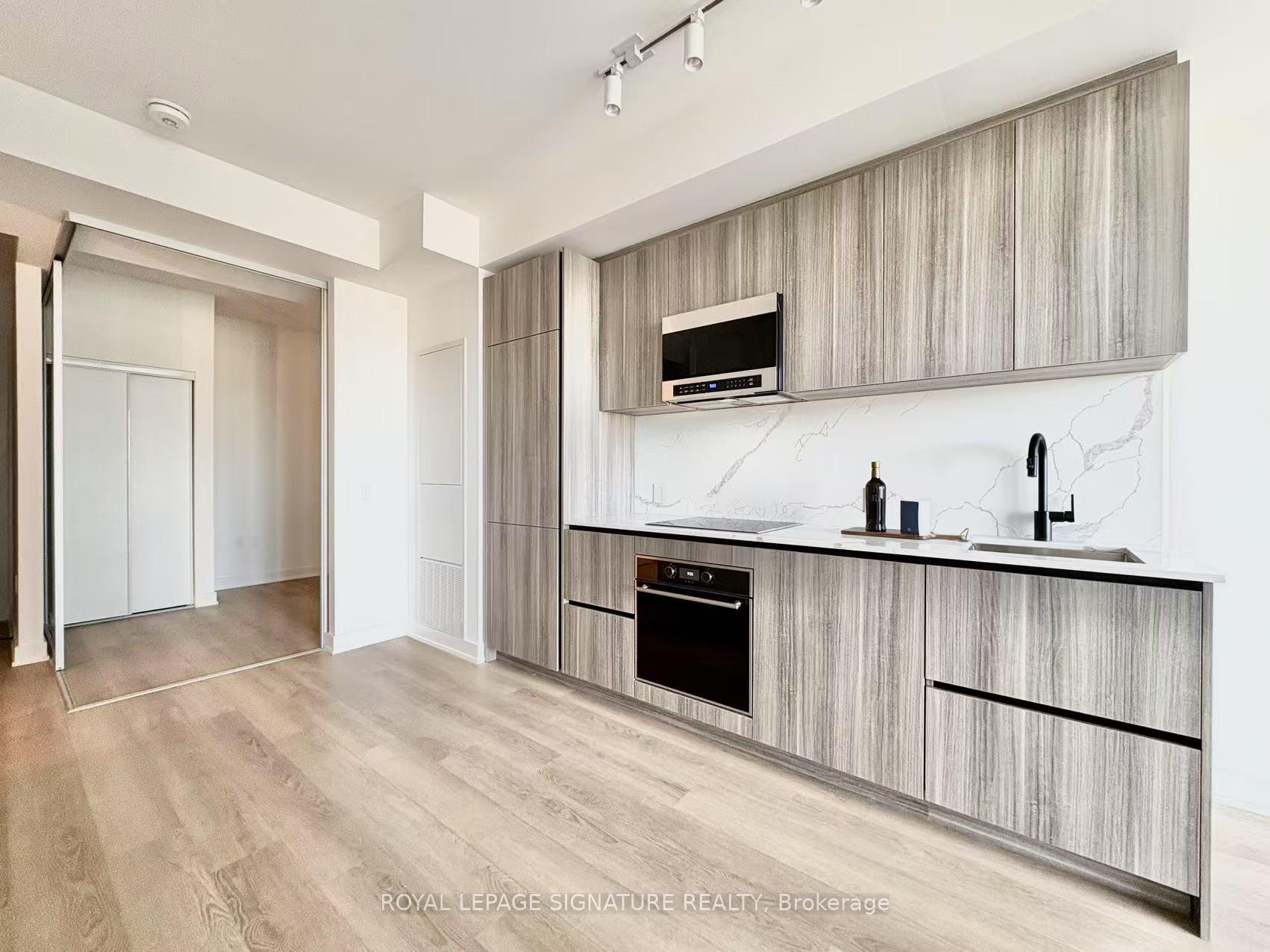 Photo 2 of Unit 2006, 117 Broadway Avenue, Toronto, Mount Pleasant West — HOMEH