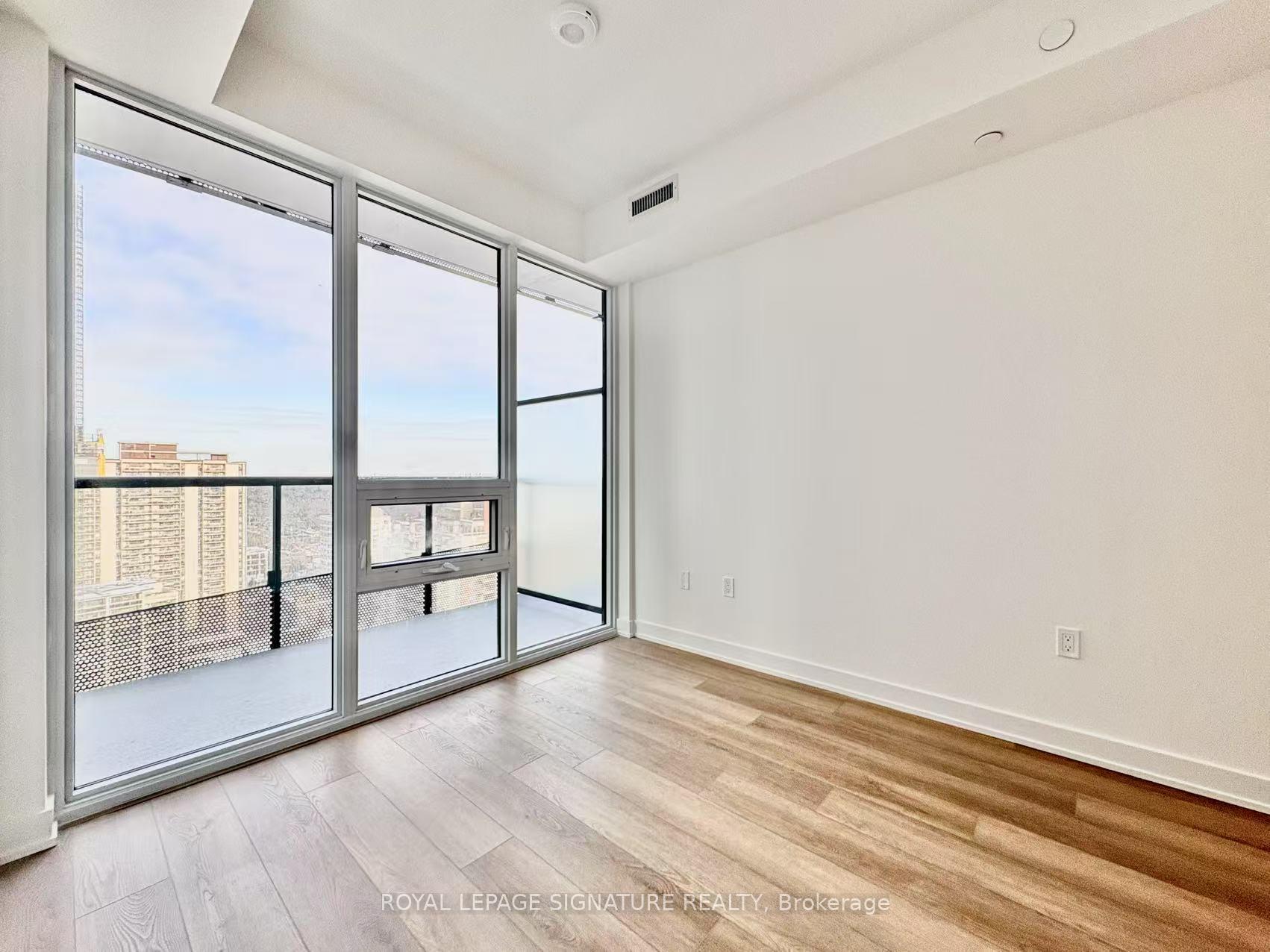 Photo 4 of Unit 2006, 117 Broadway Avenue, Toronto, Mount Pleasant West — HOMEH